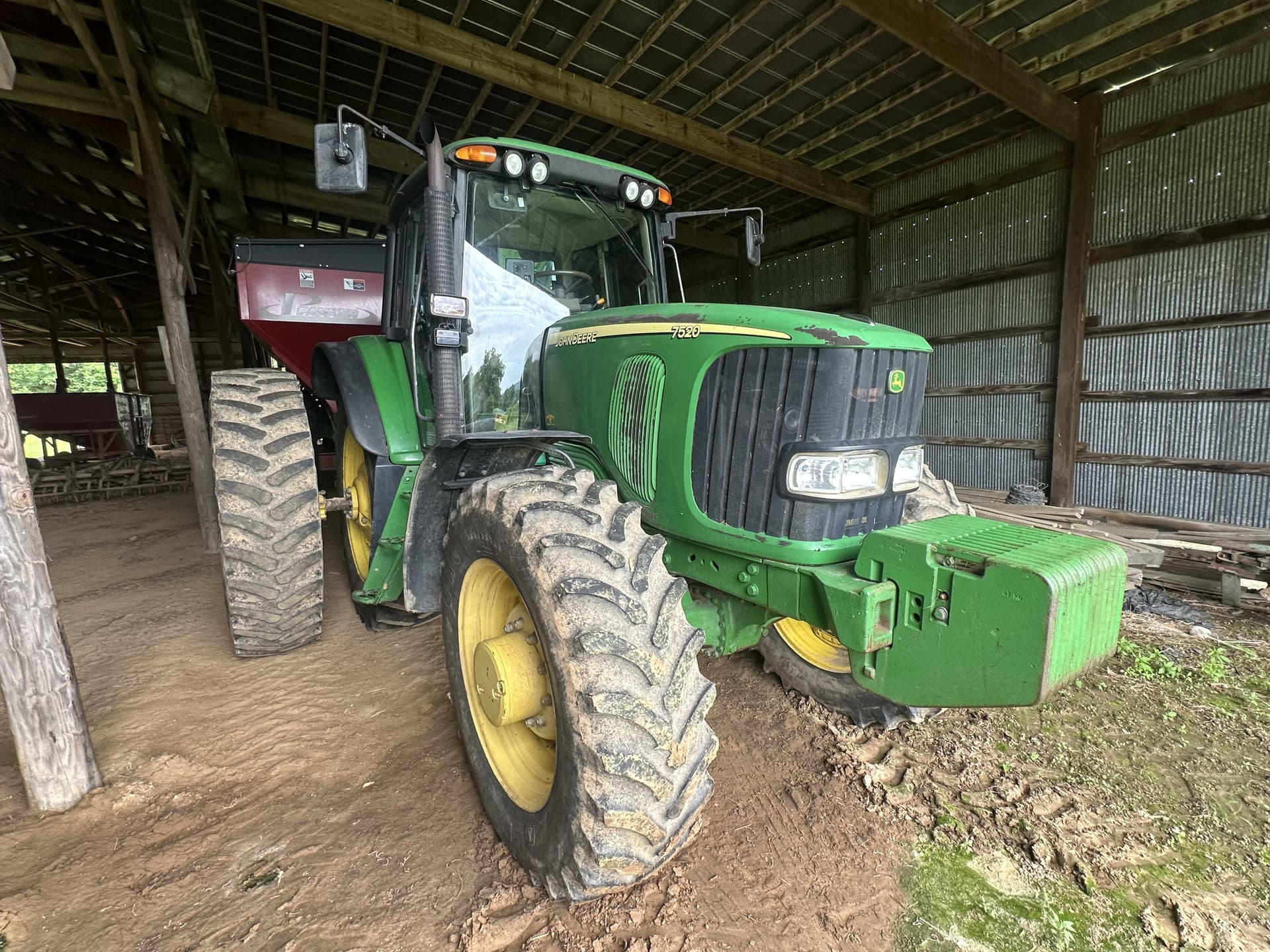 2003 John Deere 7520 Image