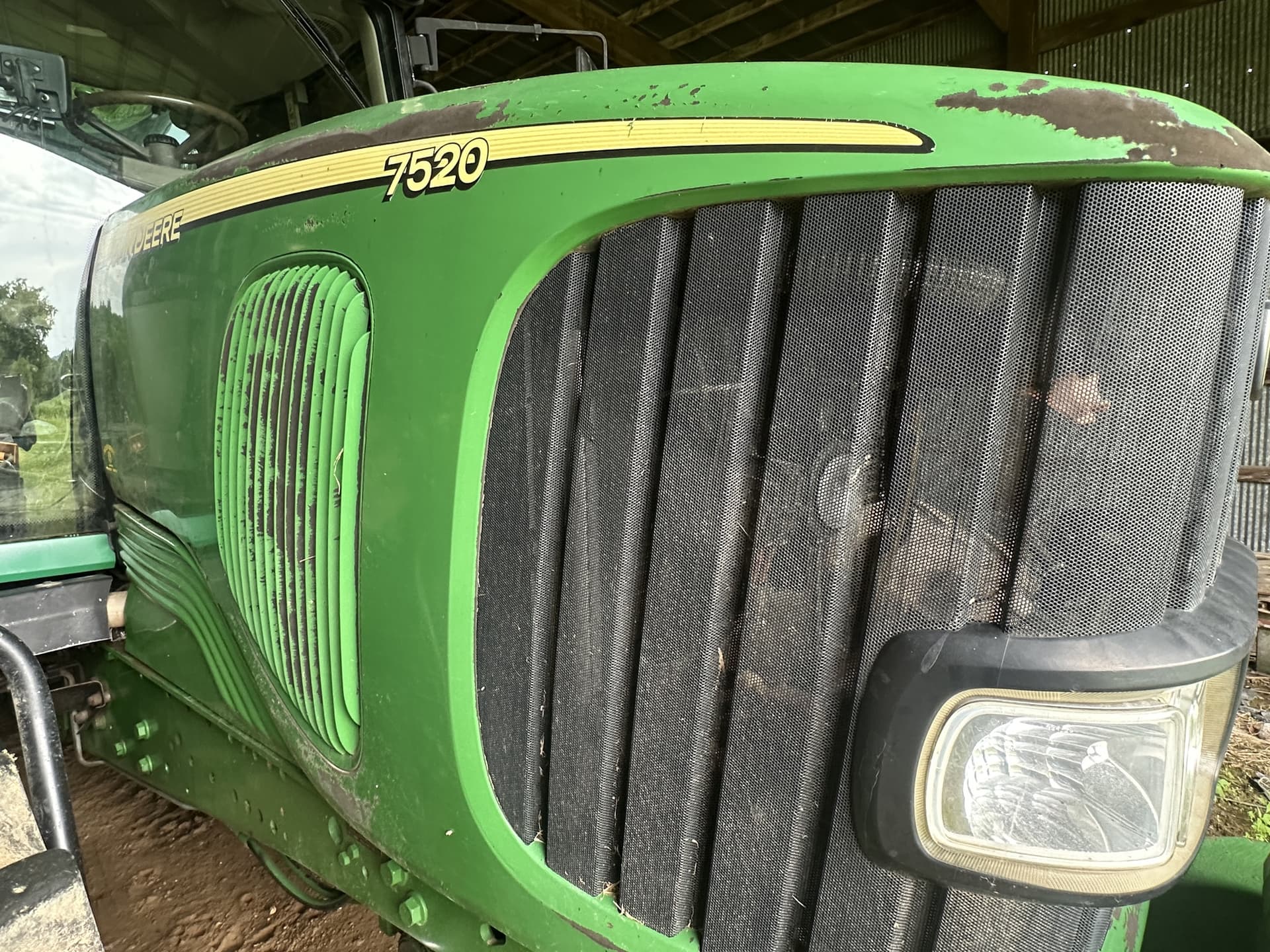 2003 John Deere 7520 Image