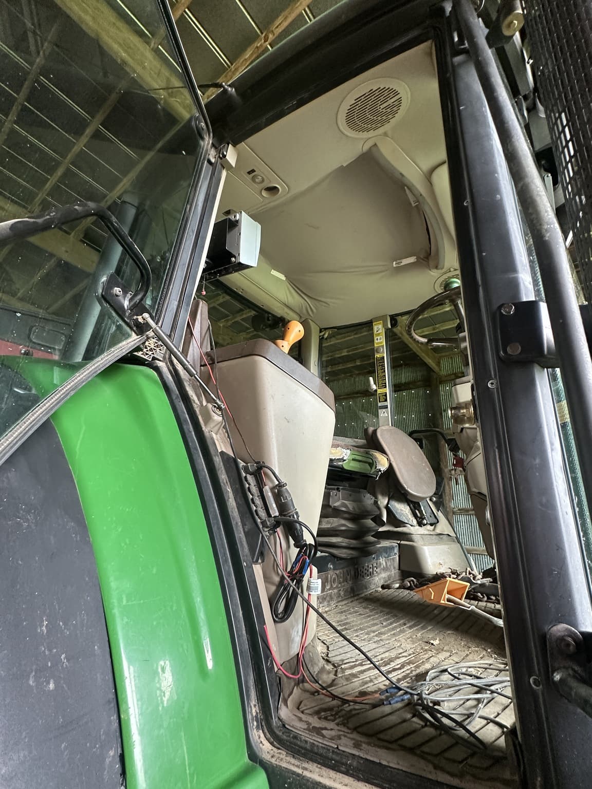 2003 John Deere 7520 Image