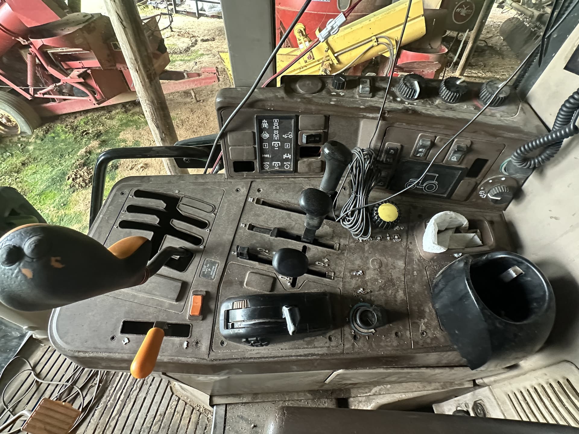 2003 John Deere 7520 Image