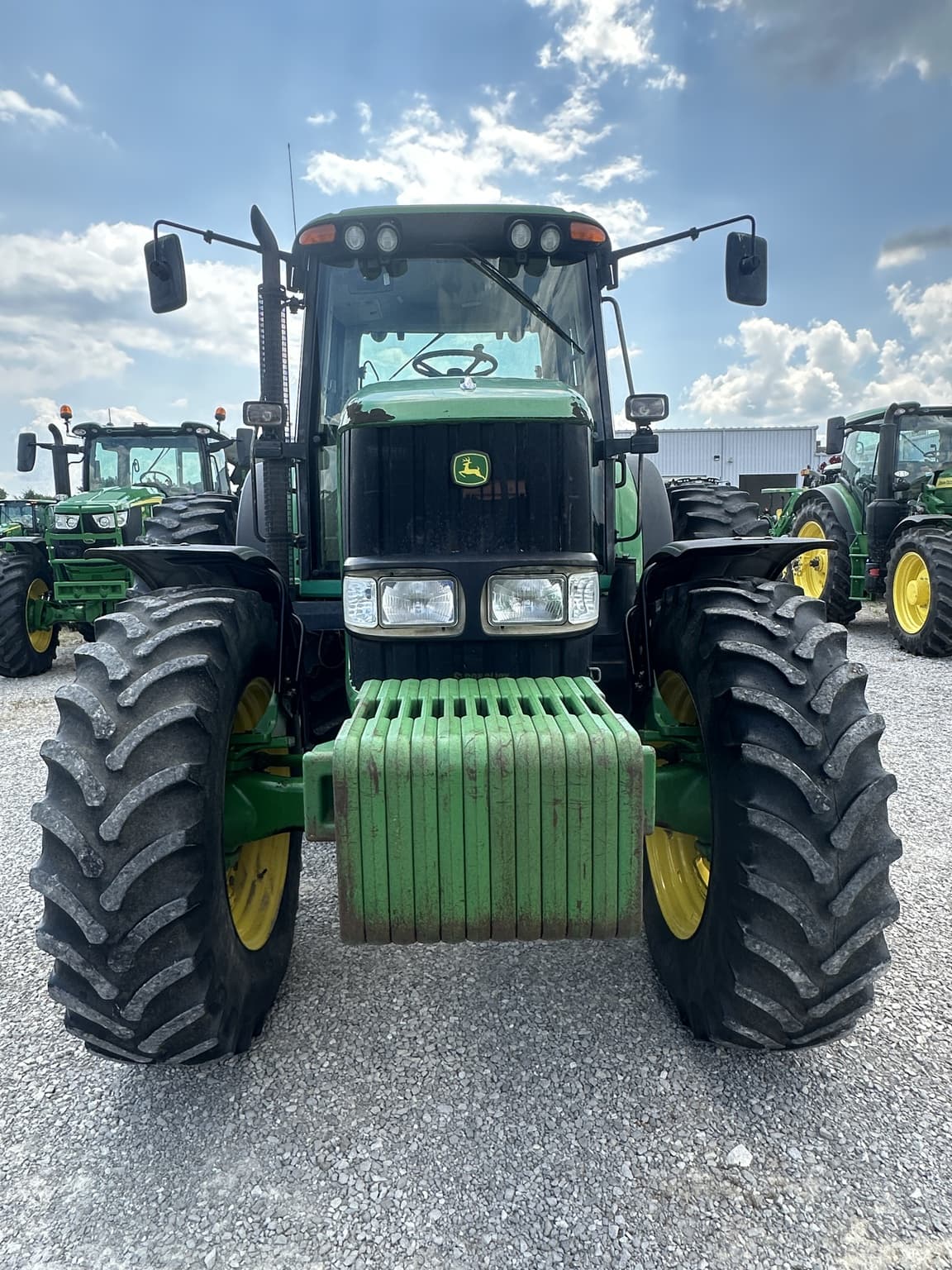 2003 John Deere 7520 Image