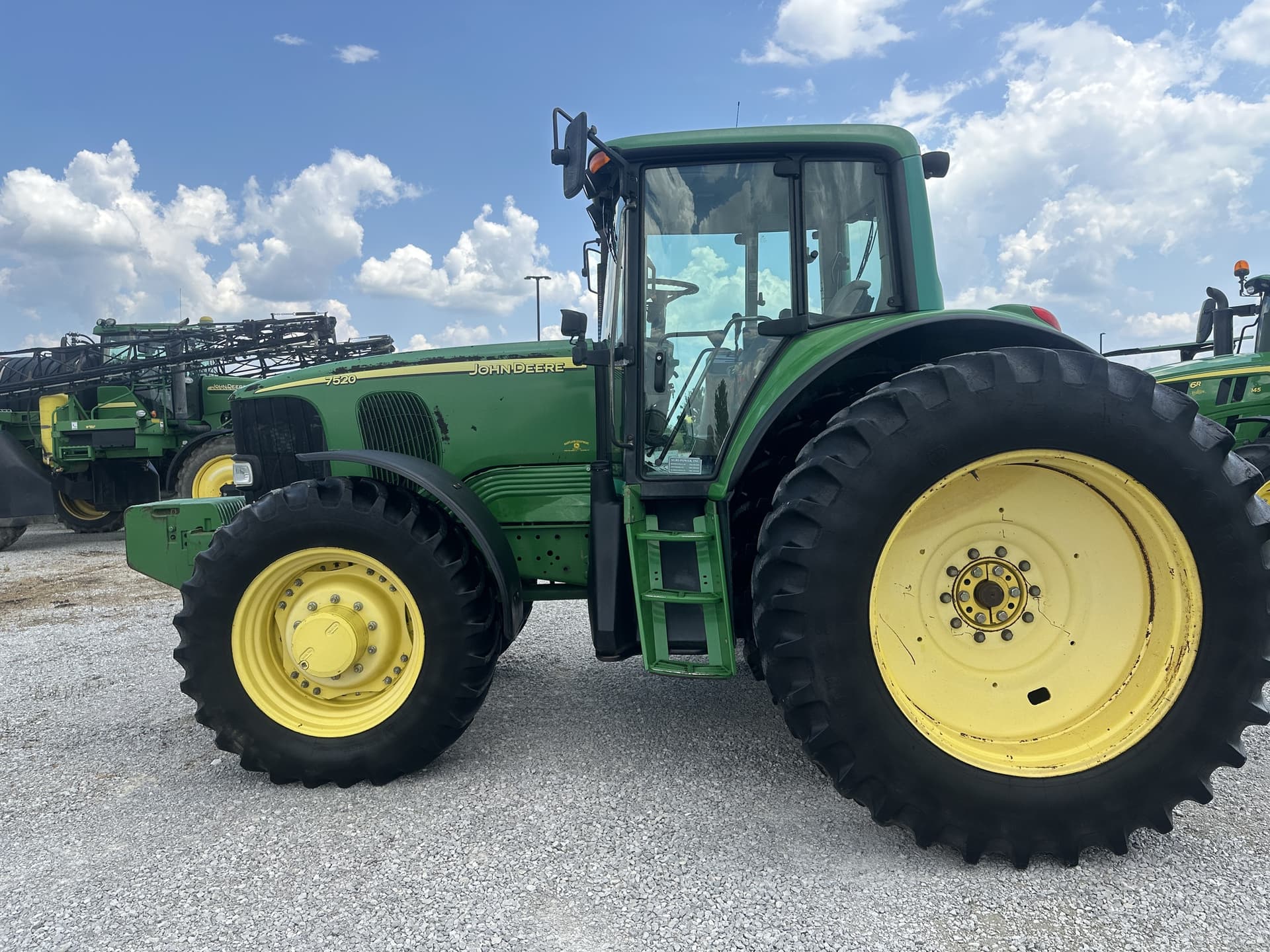 2003 John Deere 7520 Image