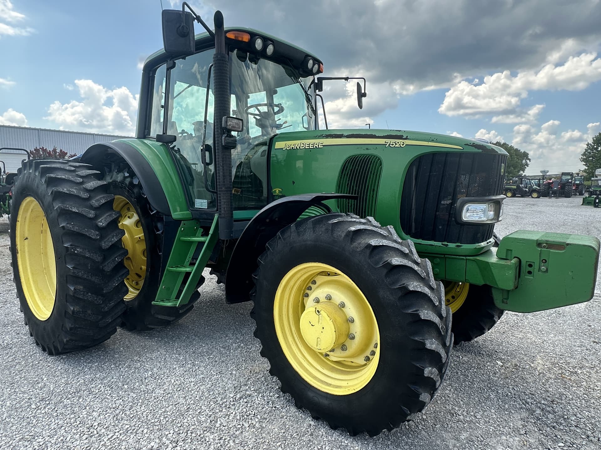 2003 John Deere 7520 Image