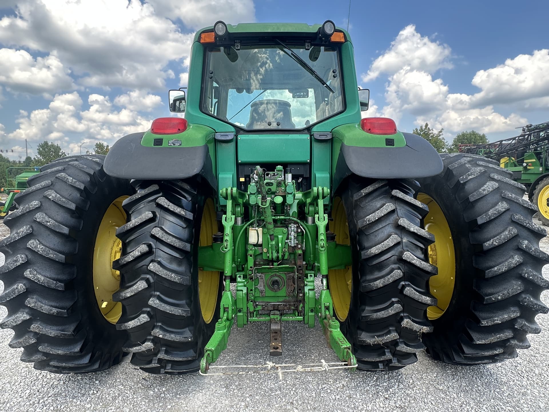 2003 John Deere 7520 Image