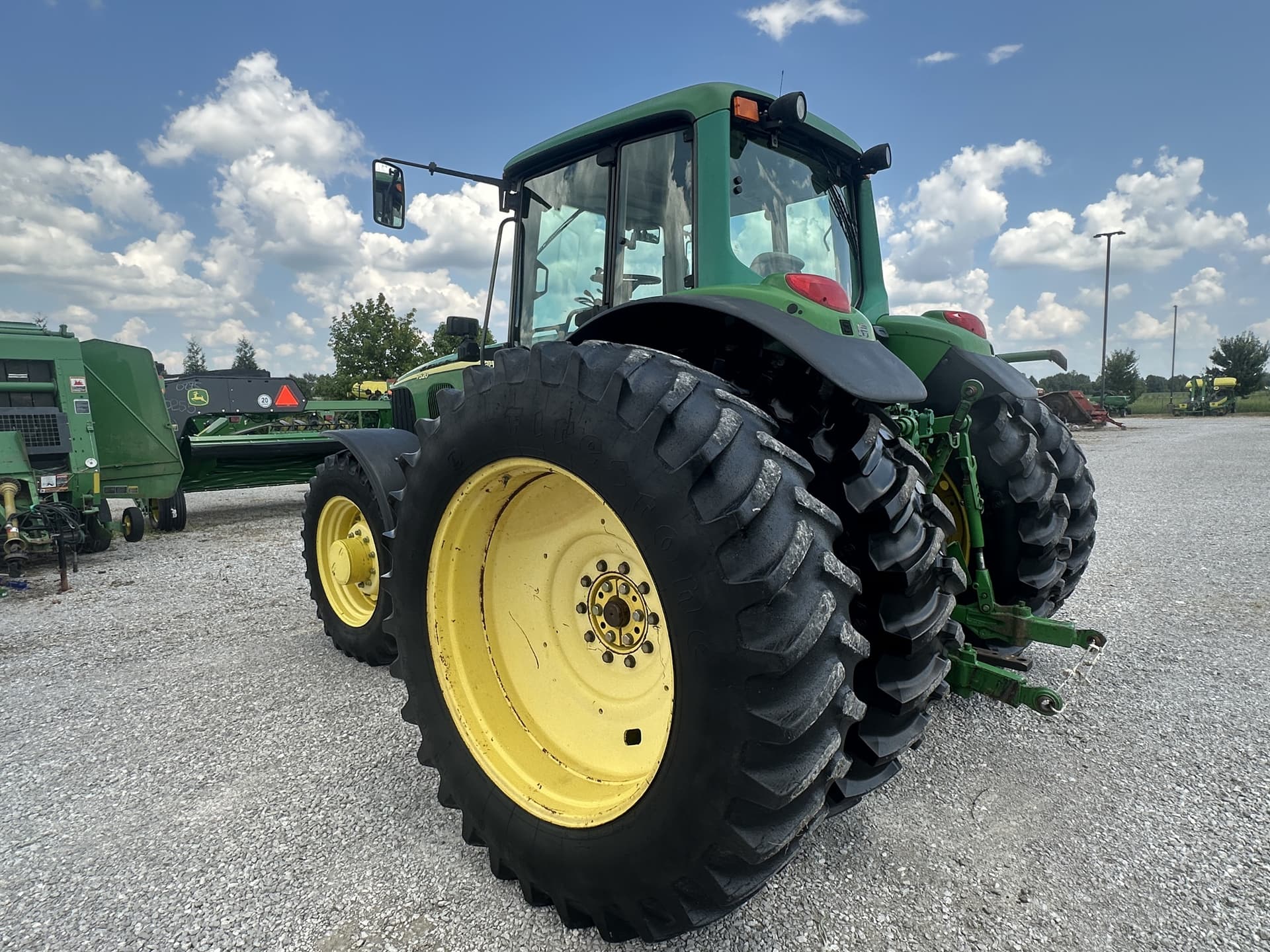 2003 John Deere 7520 Image