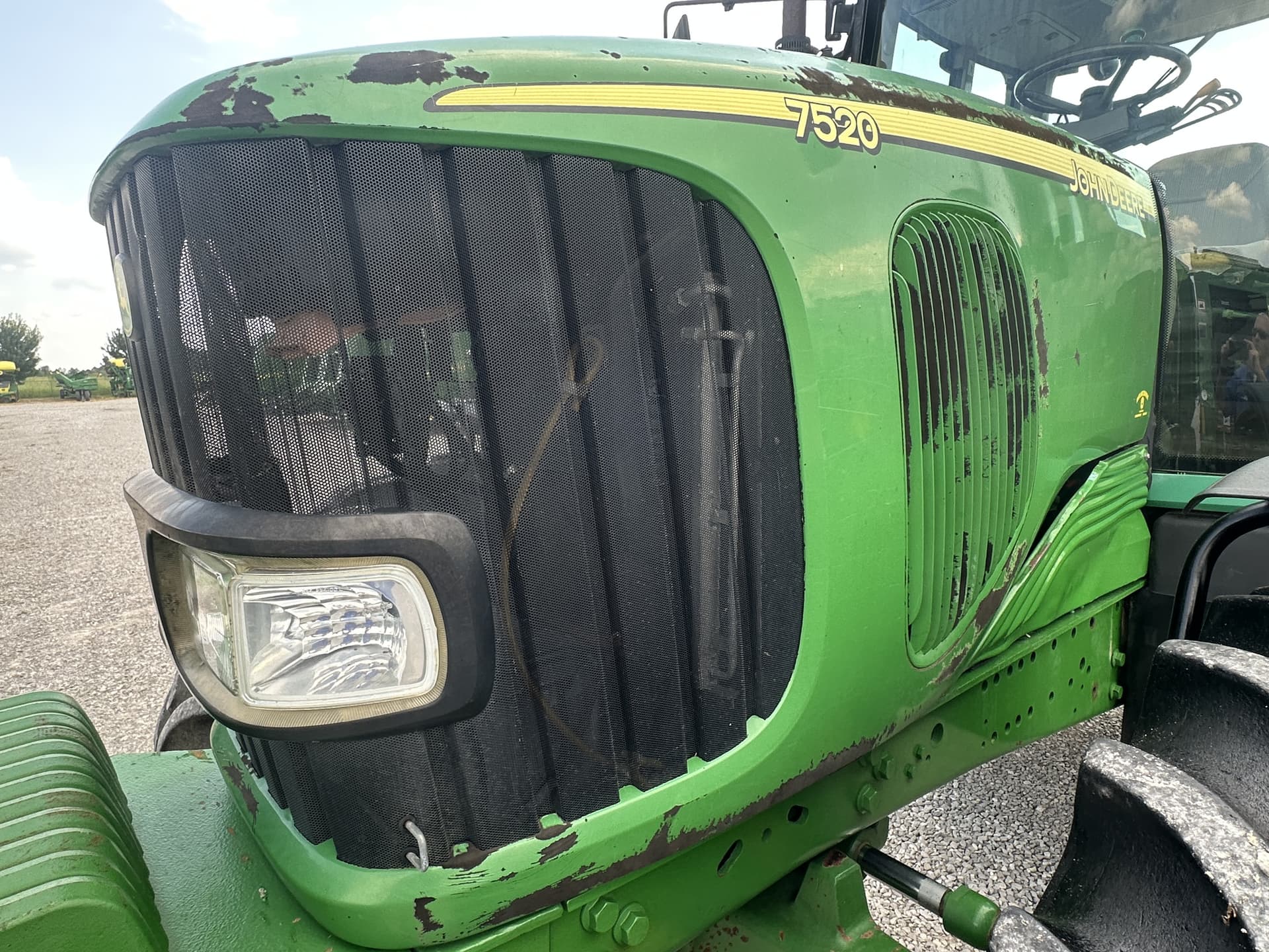 2003 John Deere 7520 Image