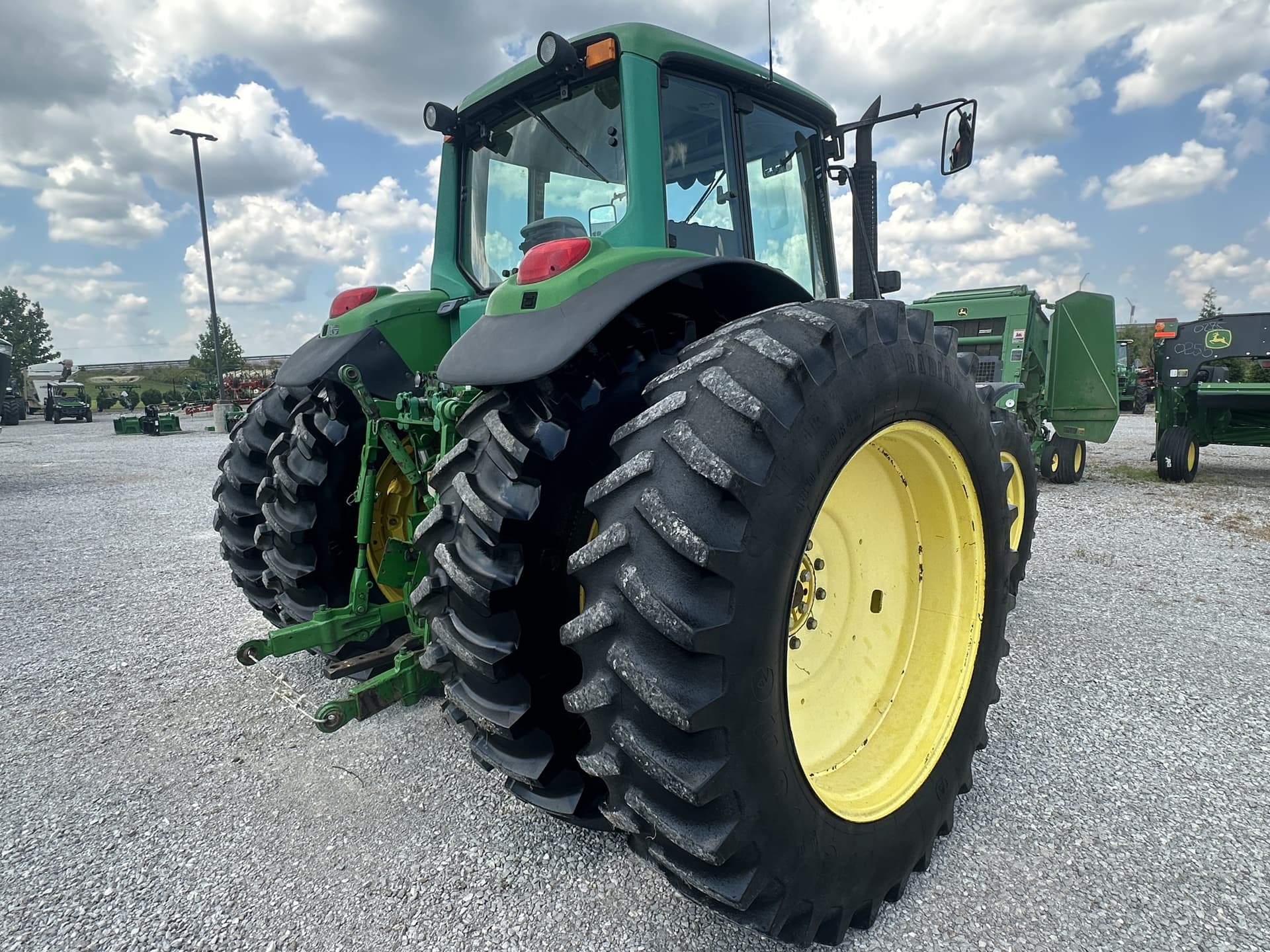 2003 John Deere 7520 Image