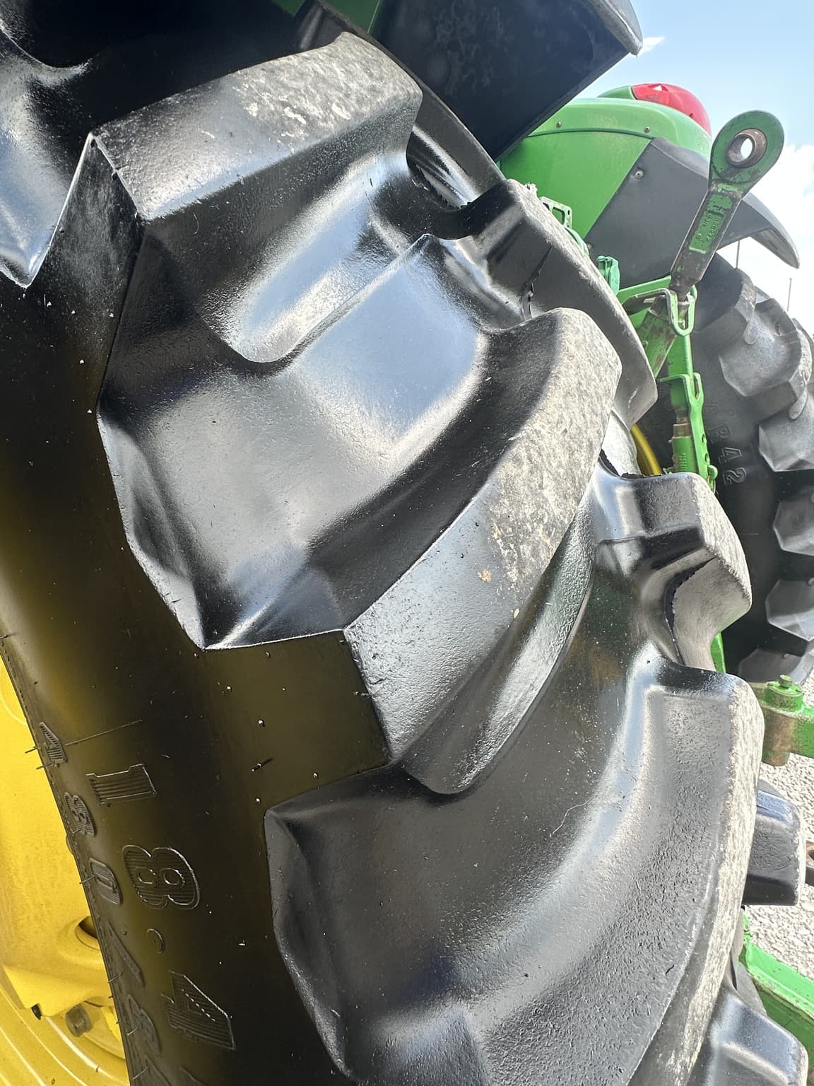 2003 John Deere 7520 Image
