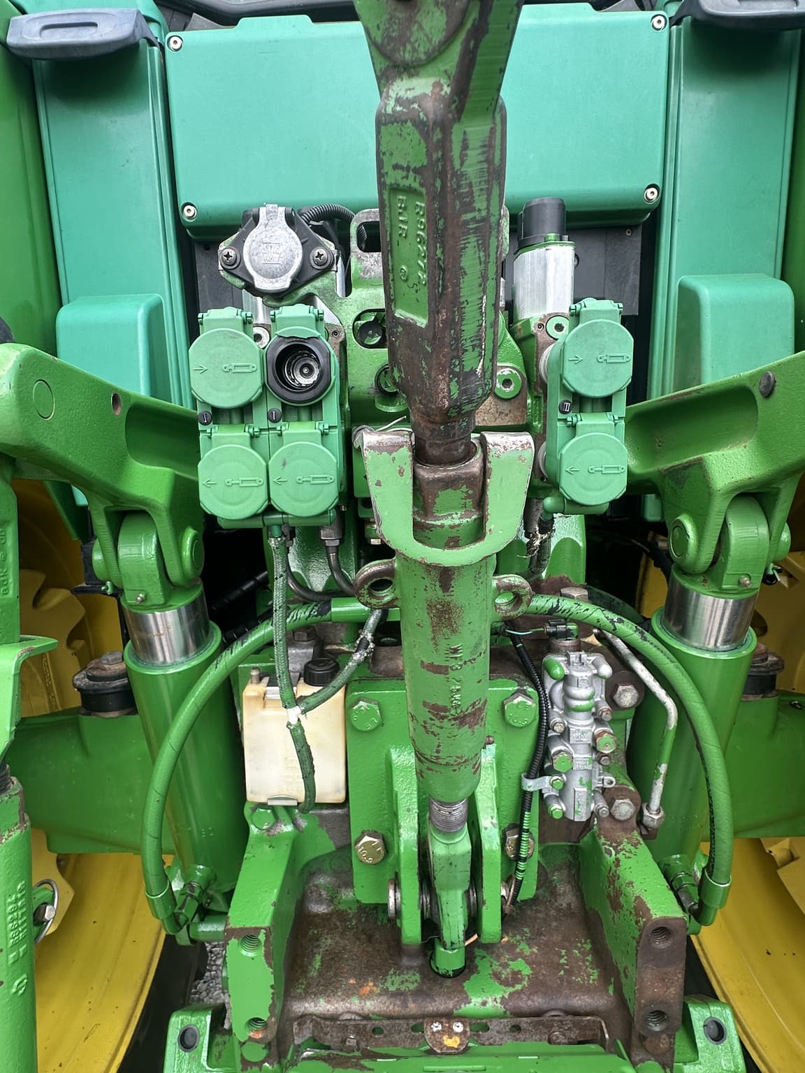 2003 John Deere 7520 Image
