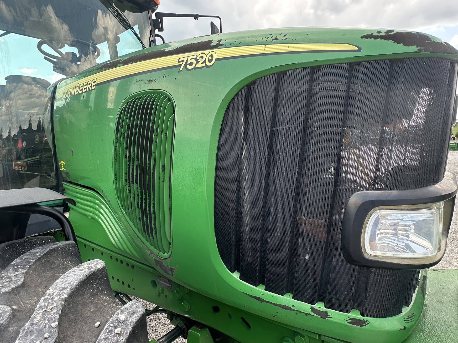 2003 John Deere 7520 Image