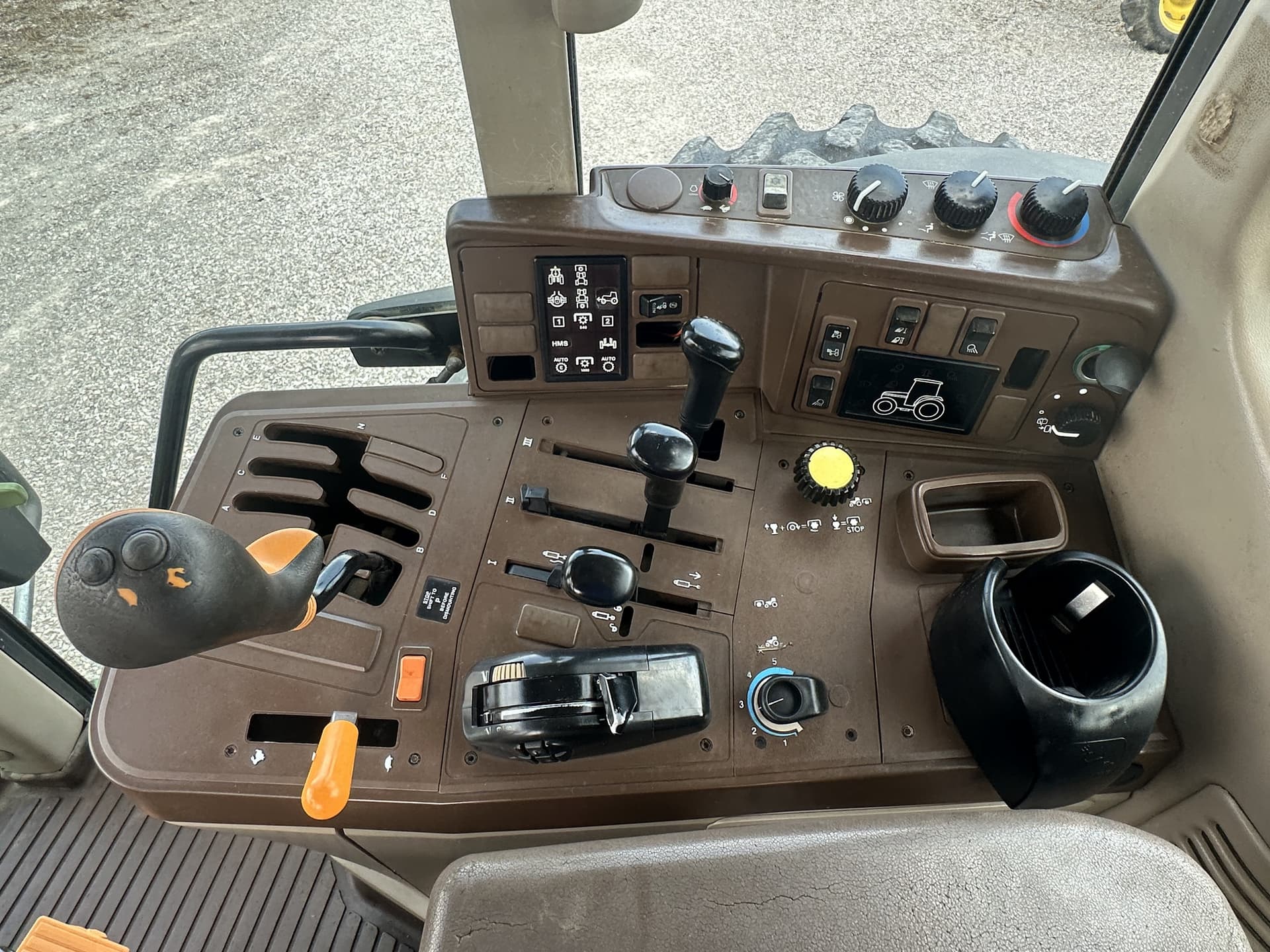 2003 John Deere 7520 Image