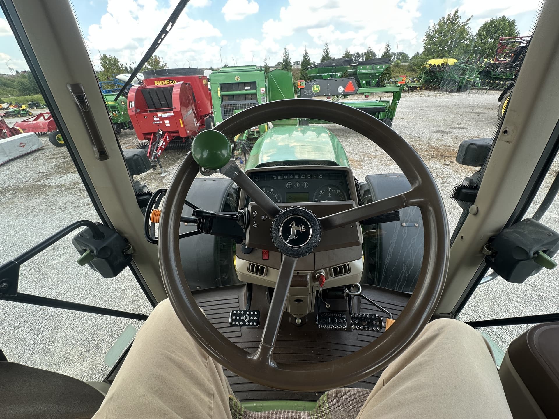 2003 John Deere 7520 Image
