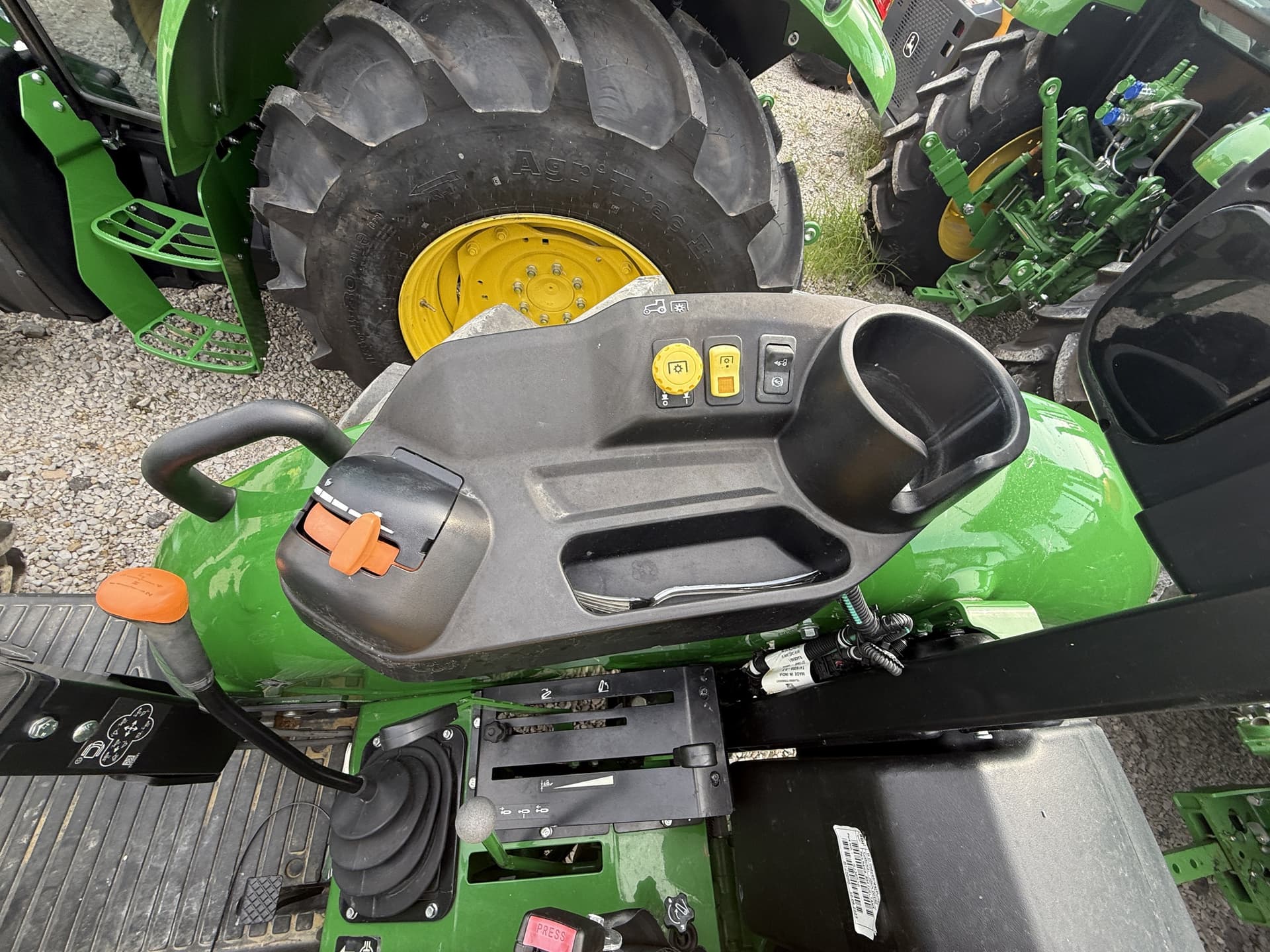 2024 John Deere 5075E Image