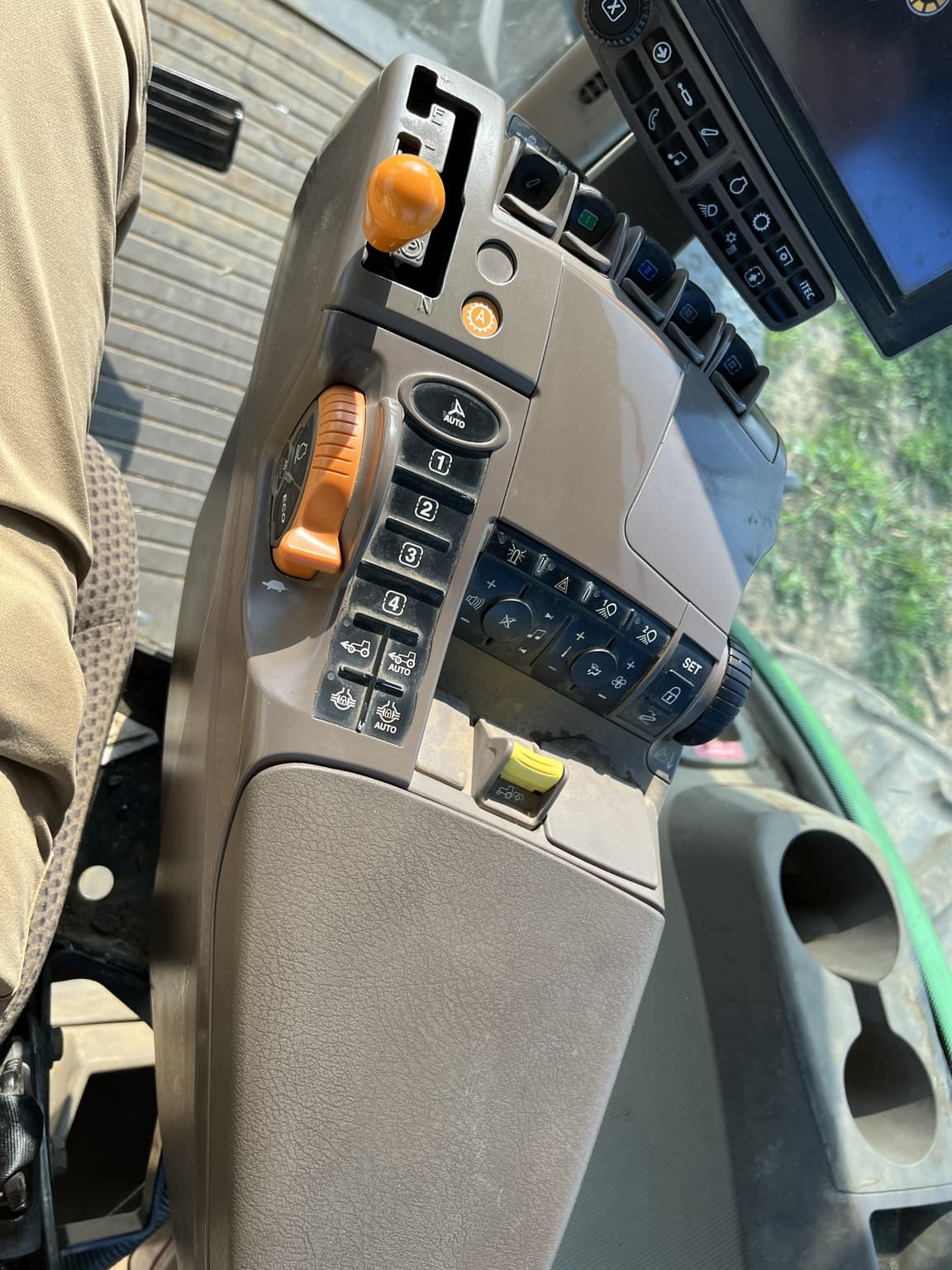2018 John Deere 8295R Image