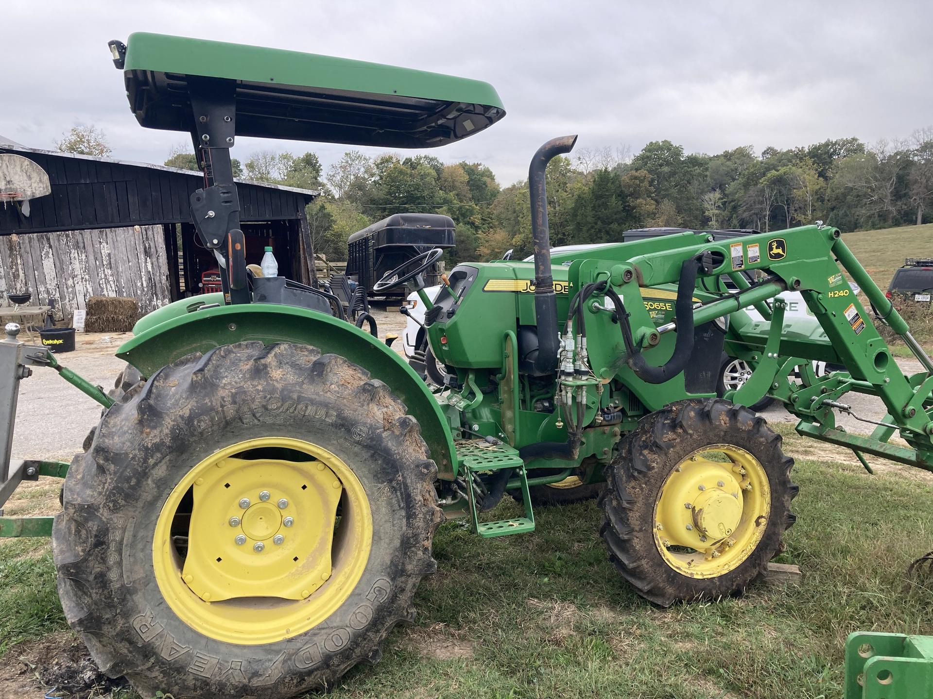 2016 John Deere 5065E