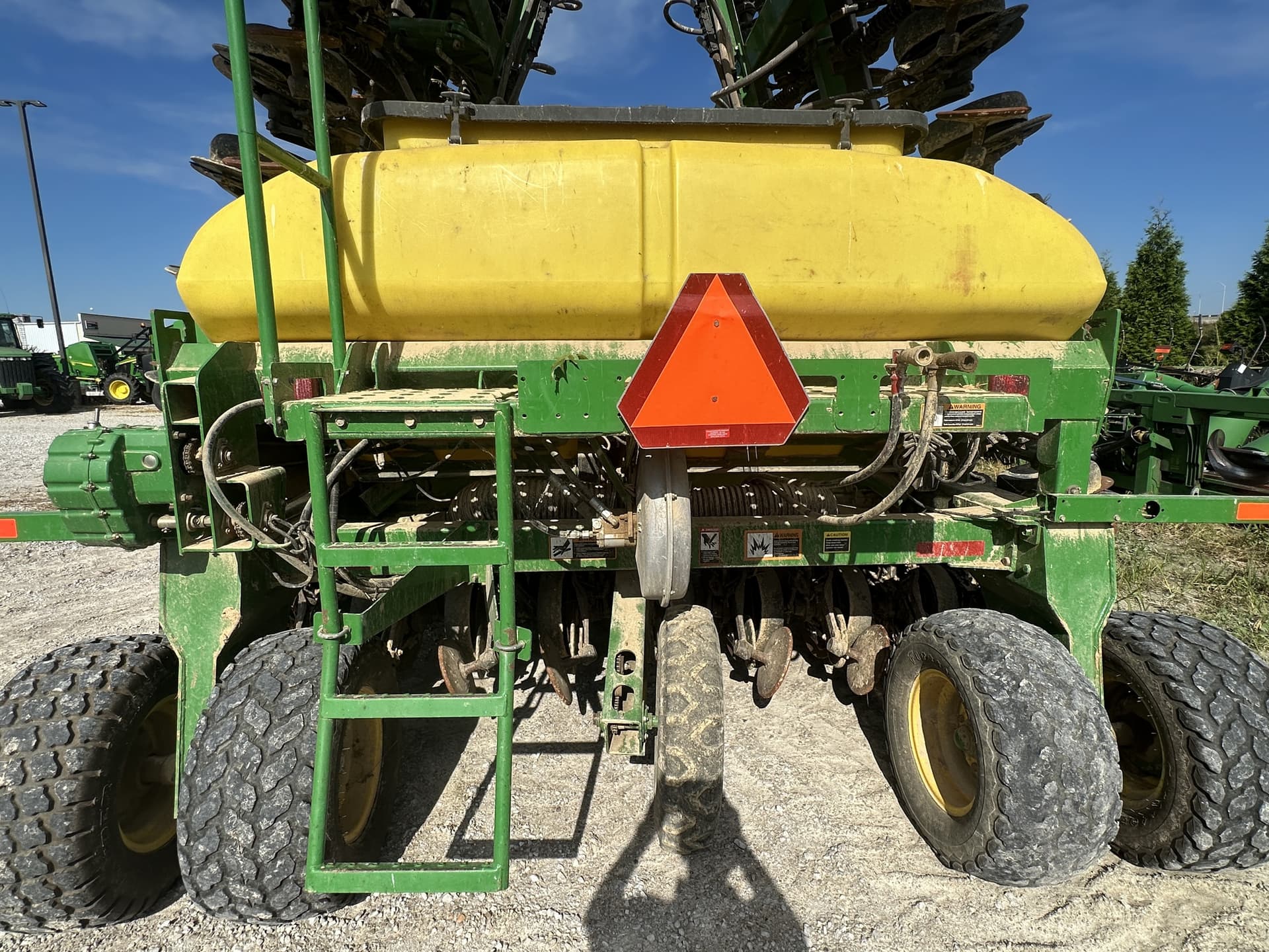 2004 John Deere 1890 Image