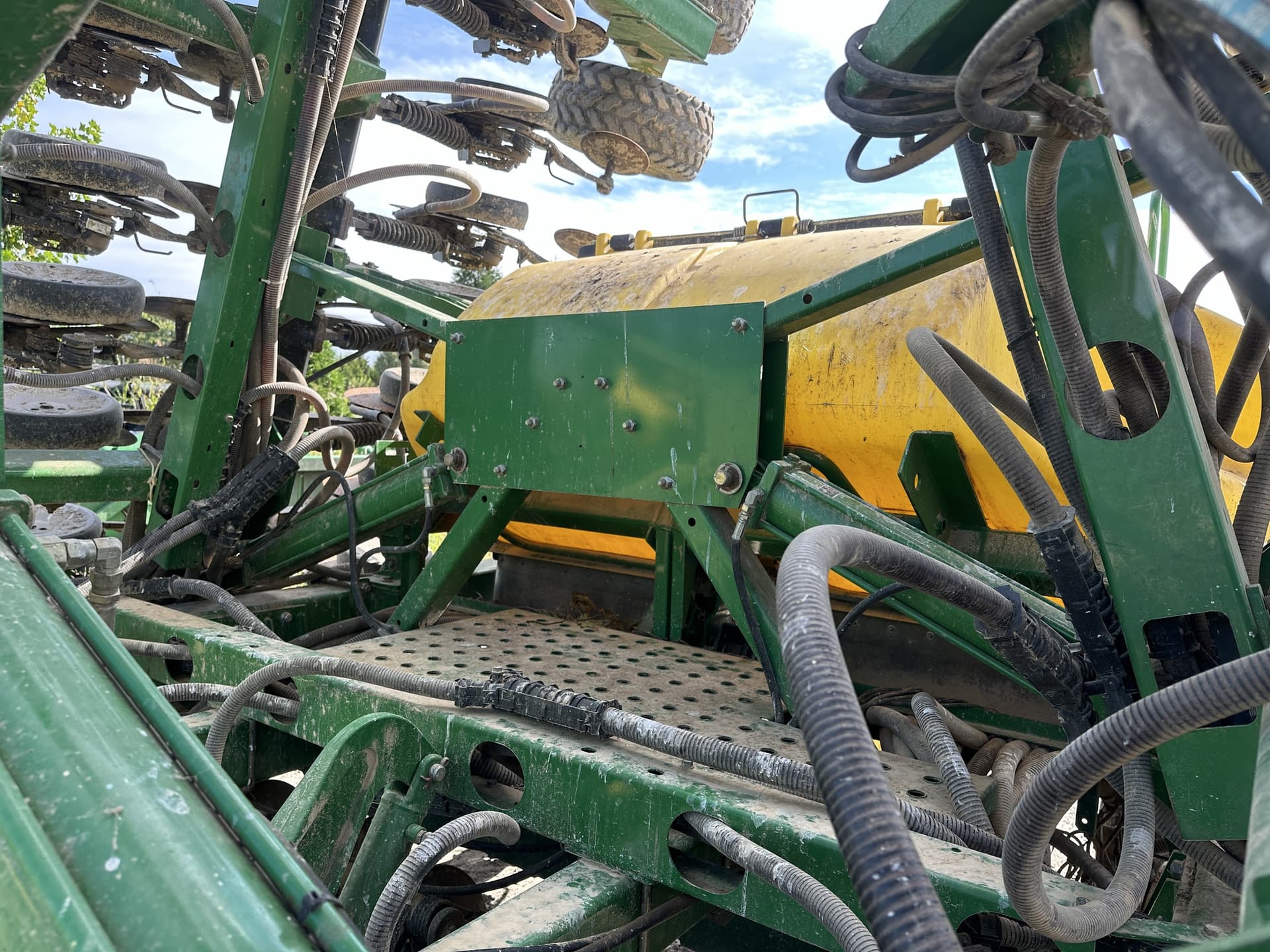 2004 John Deere 1890 Image