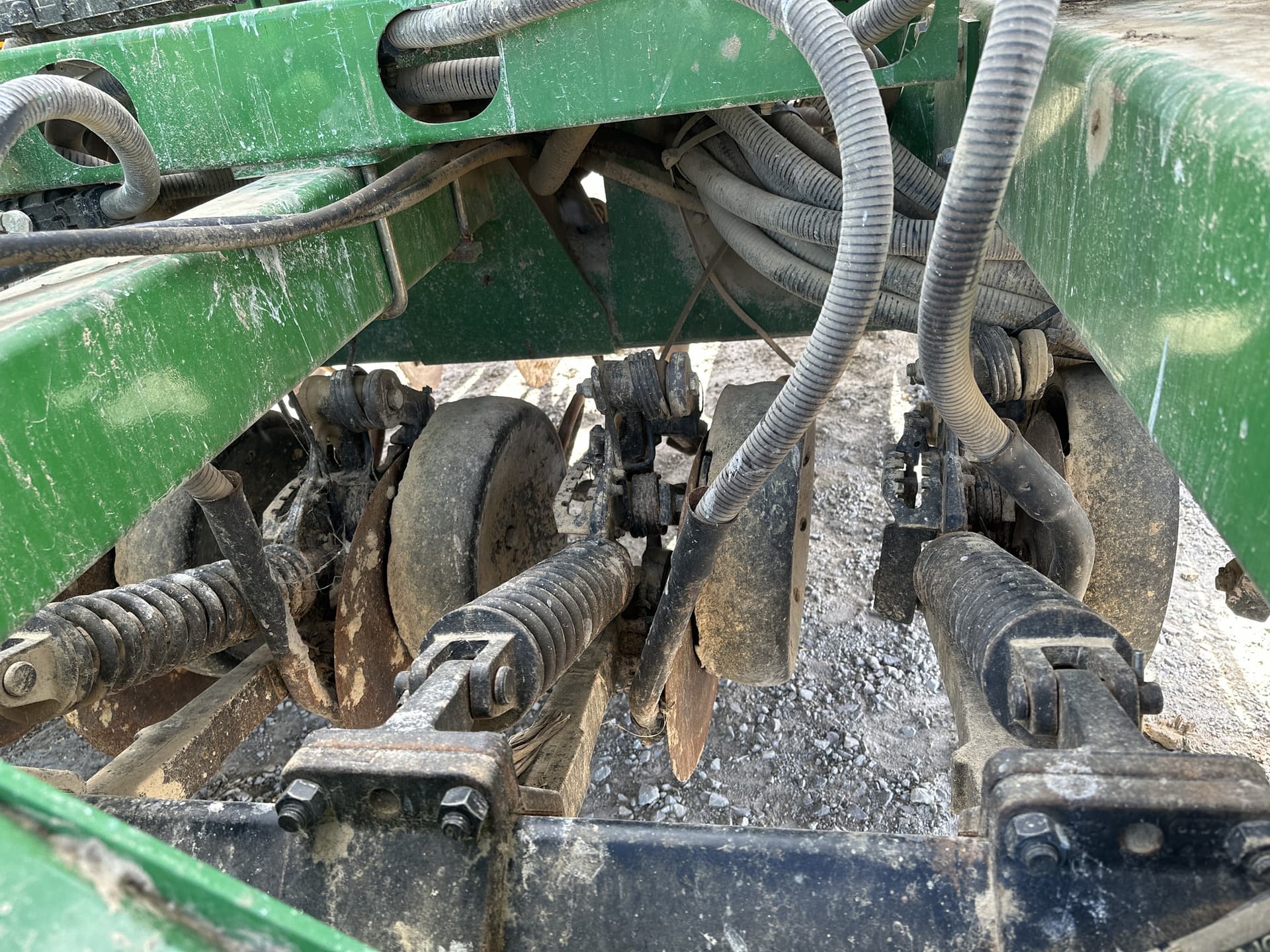 2004 John Deere 1890 Image