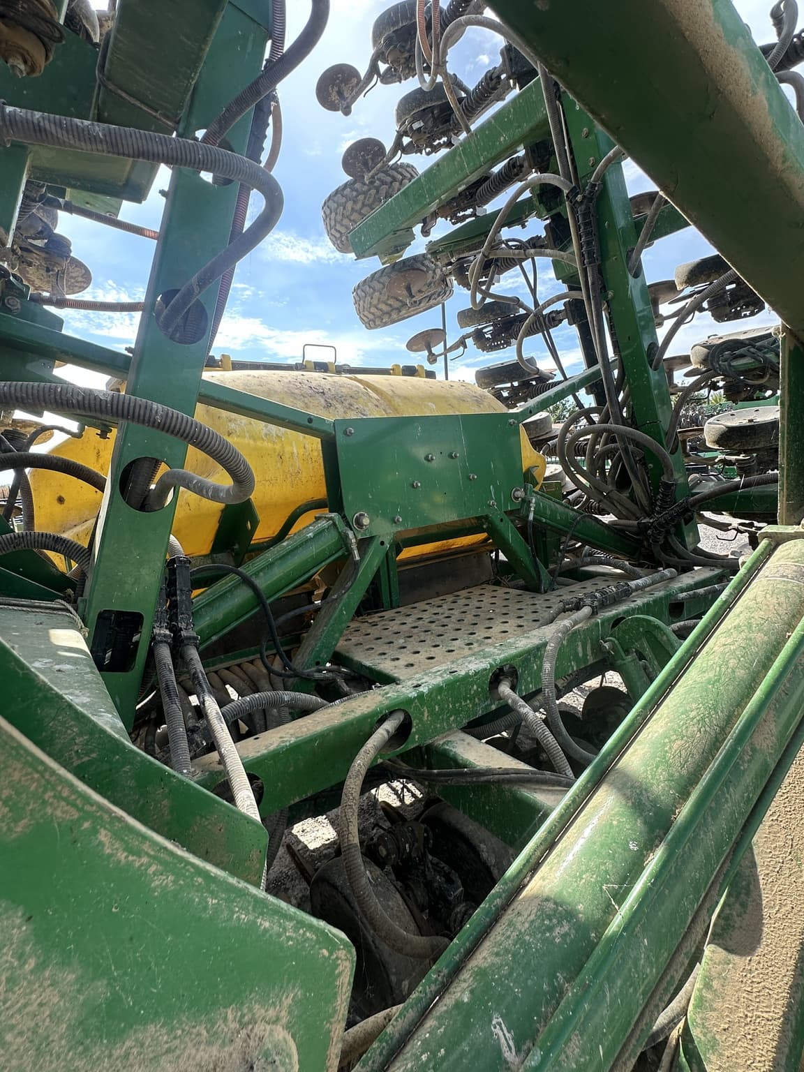 2004 John Deere 1890 Image