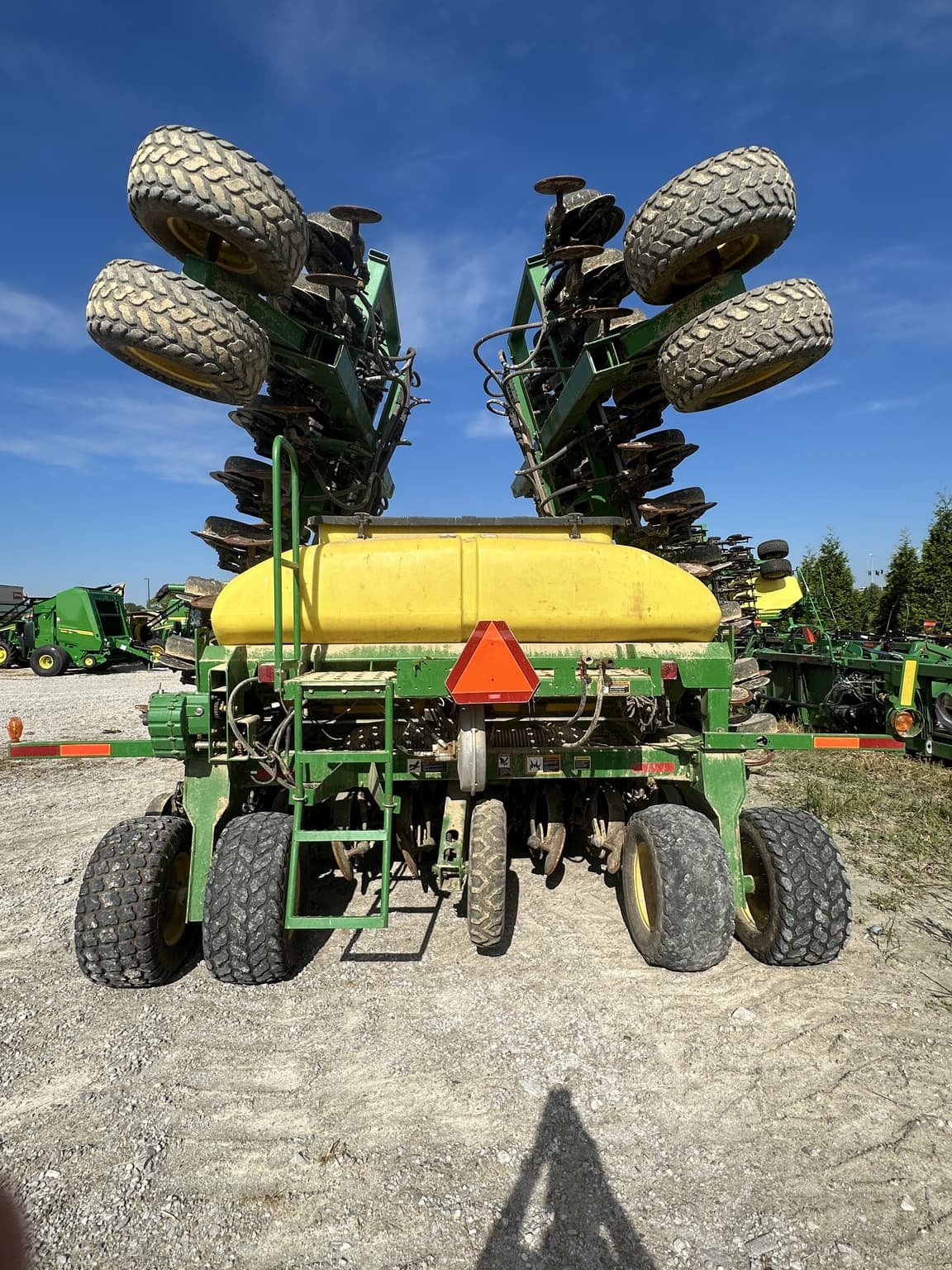 2004 John Deere 1890 Image