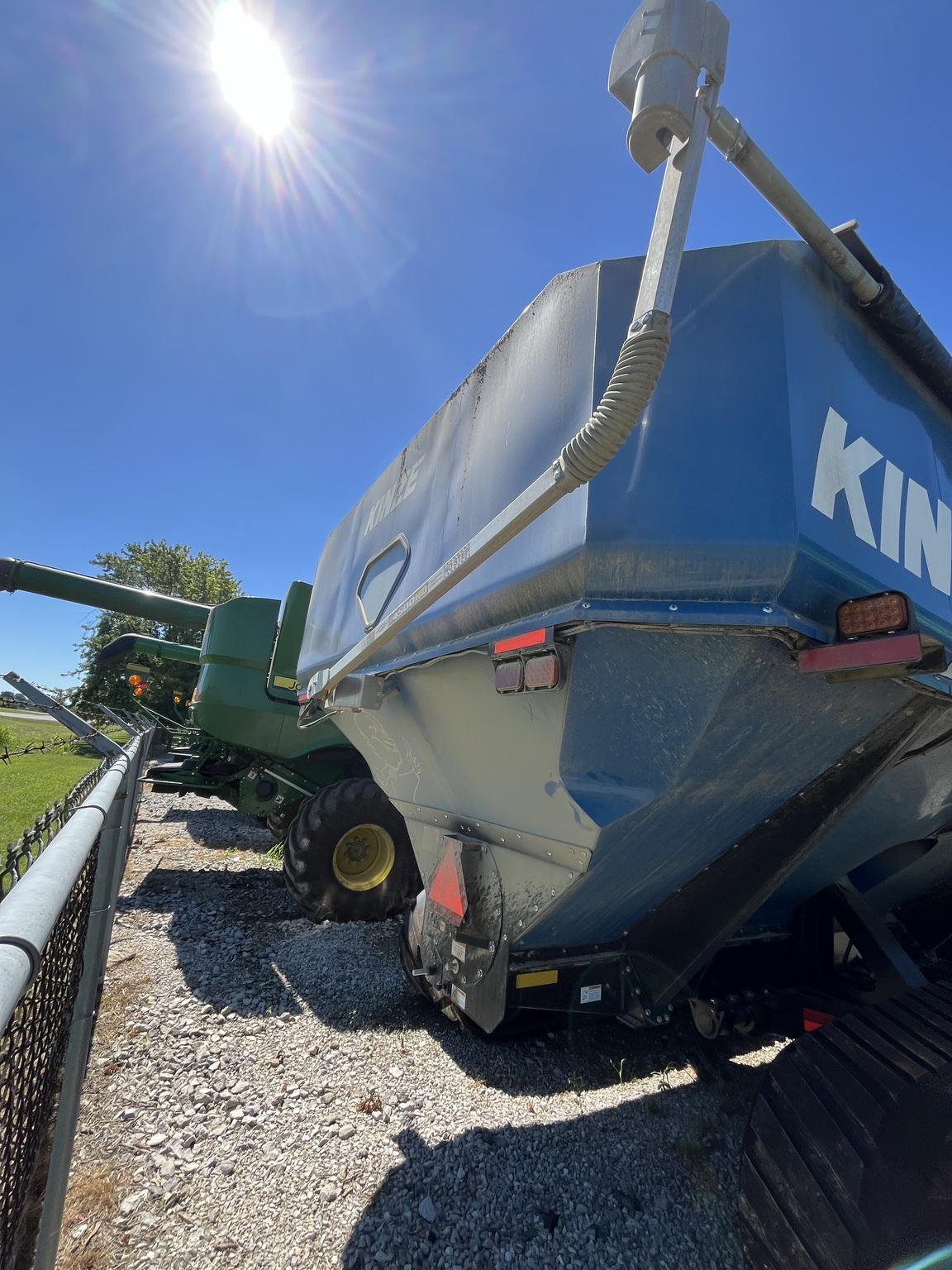 2023 Kinze 1321