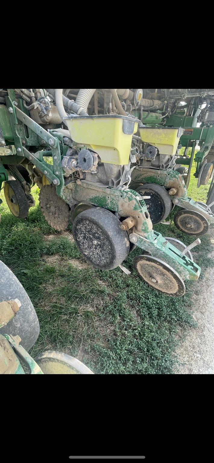 2017 John Deere 1775NT Image