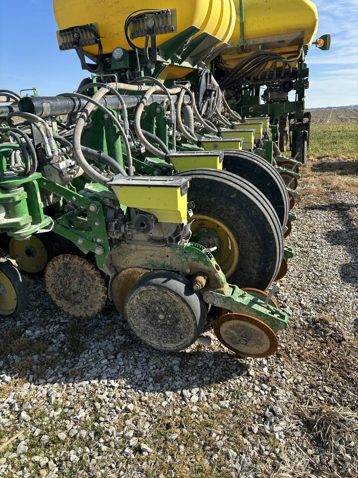 2017 John Deere 1775NT Image