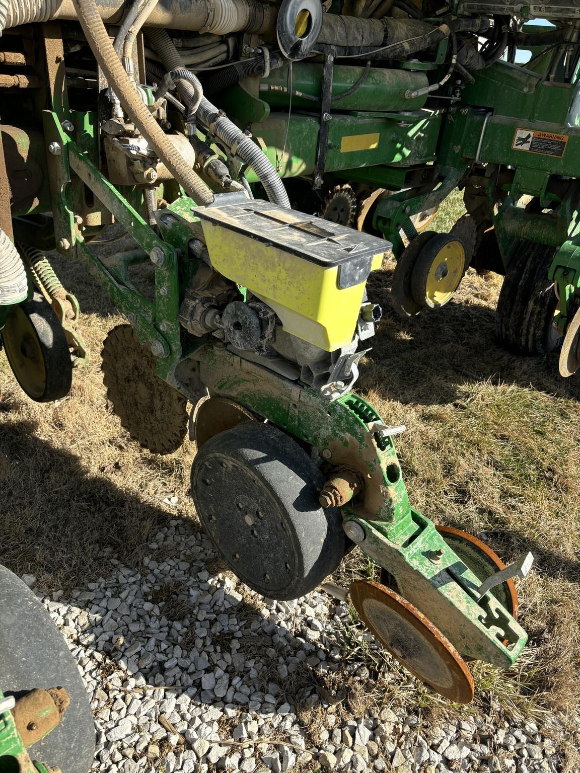 2017 John Deere 1775NT Image