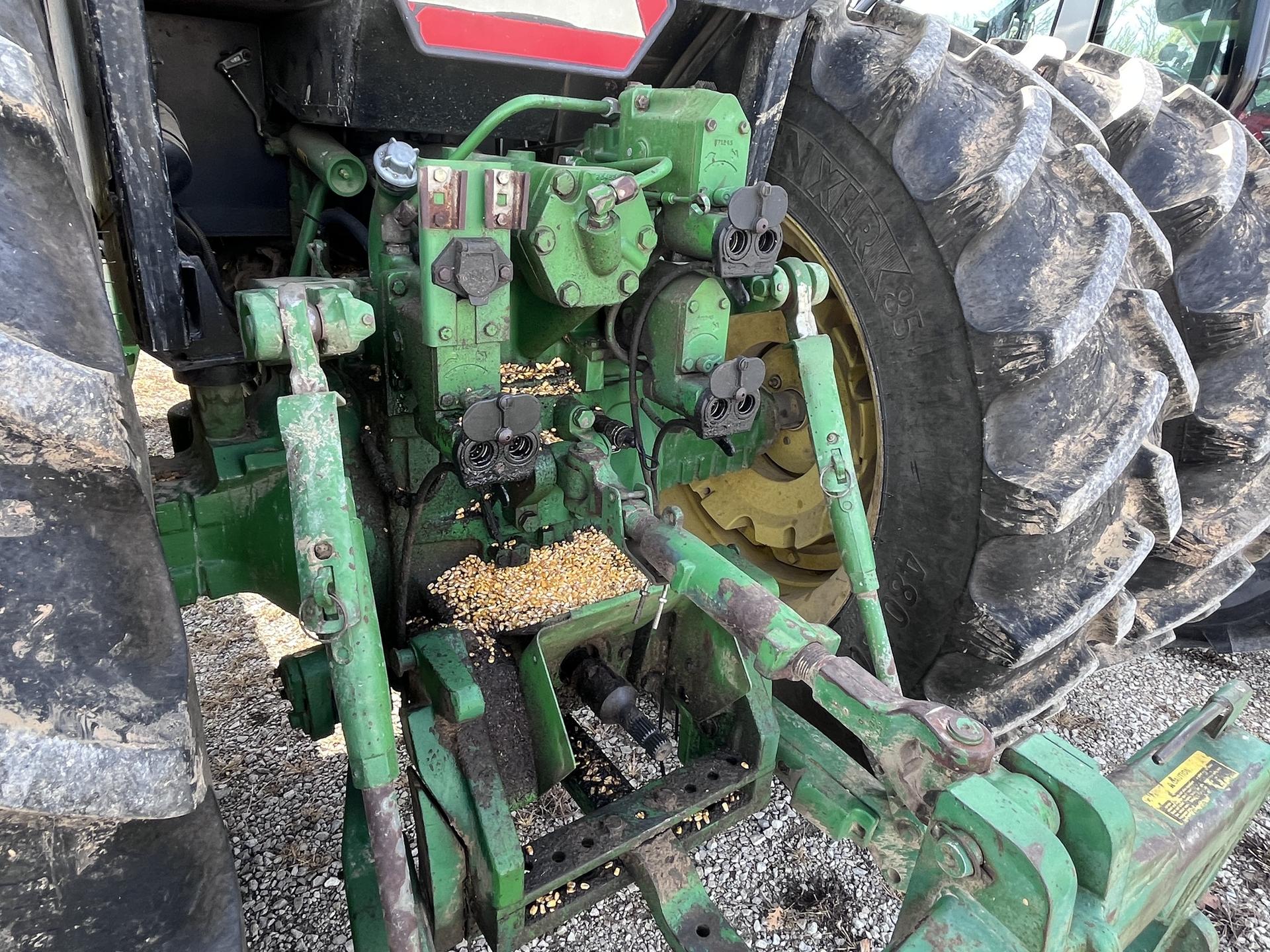 1989 John Deere 4555