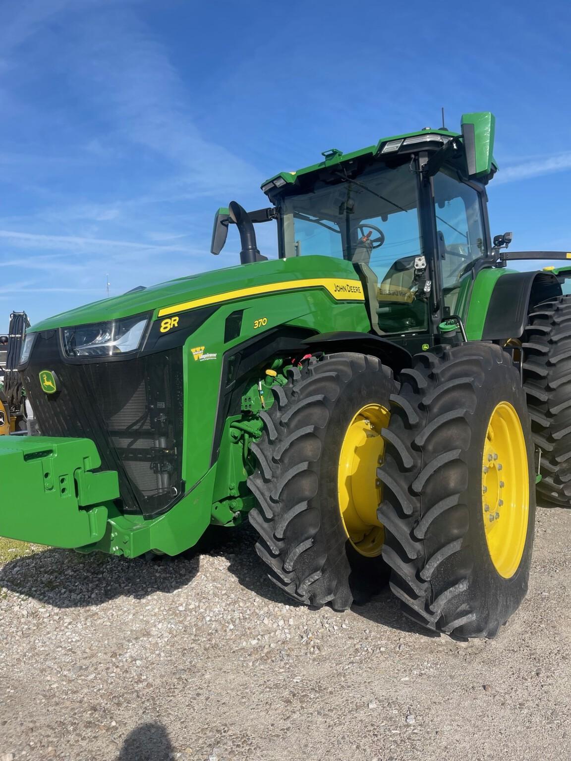 2023 John Deere 8R 370