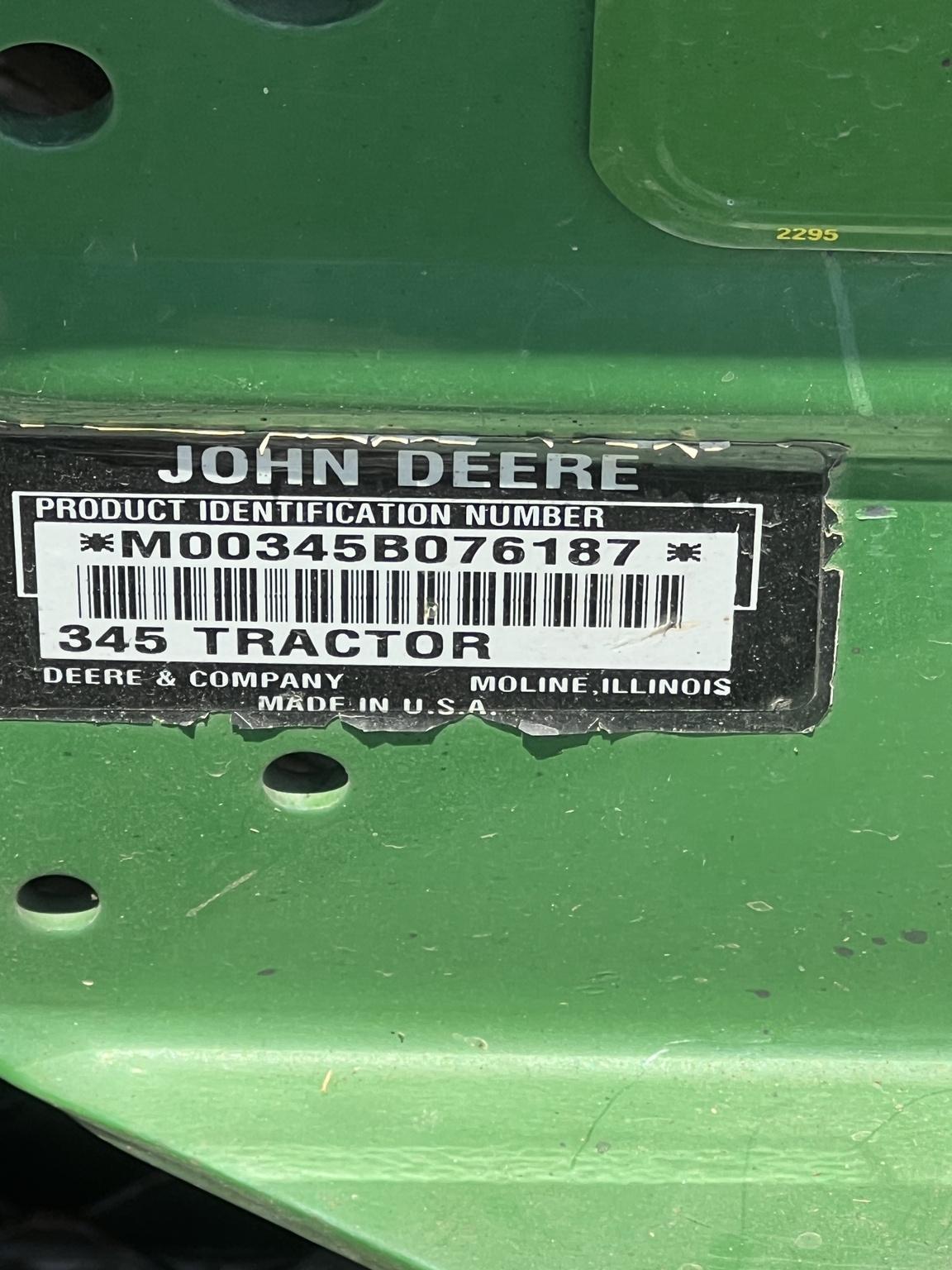 1999 John Deere 345