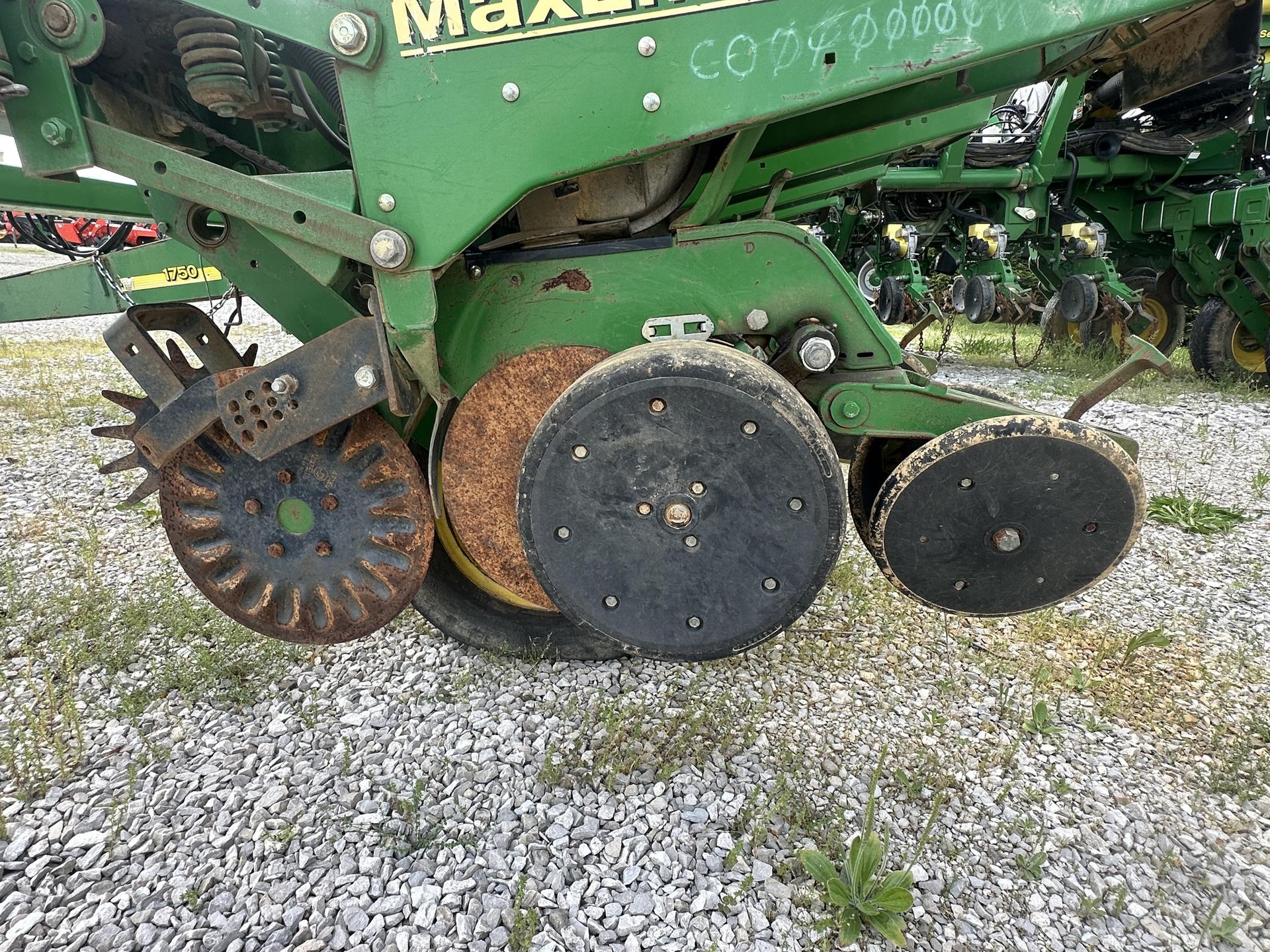 2003 John Deere 1750 Image