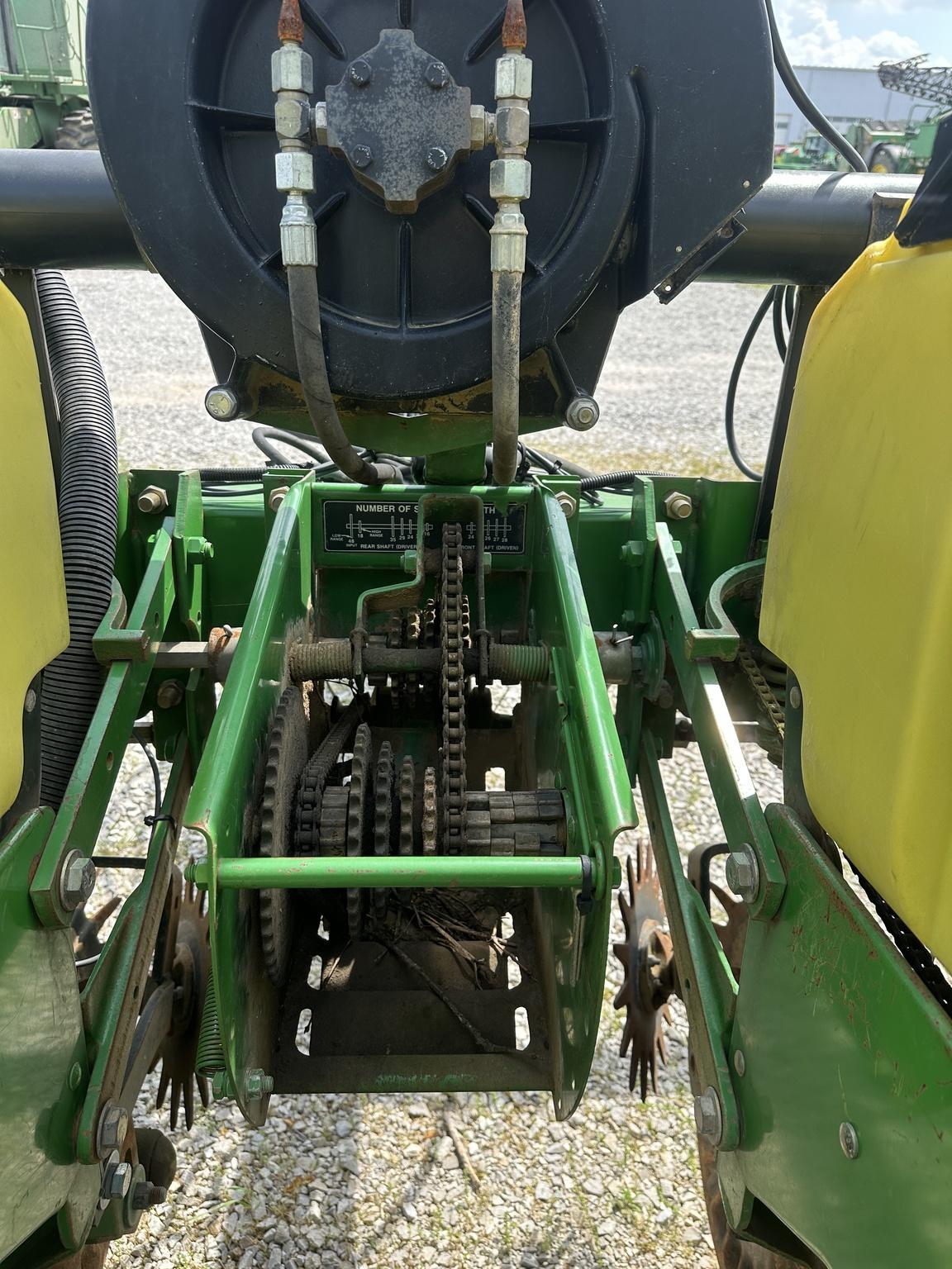 2003 John Deere 1750 Image