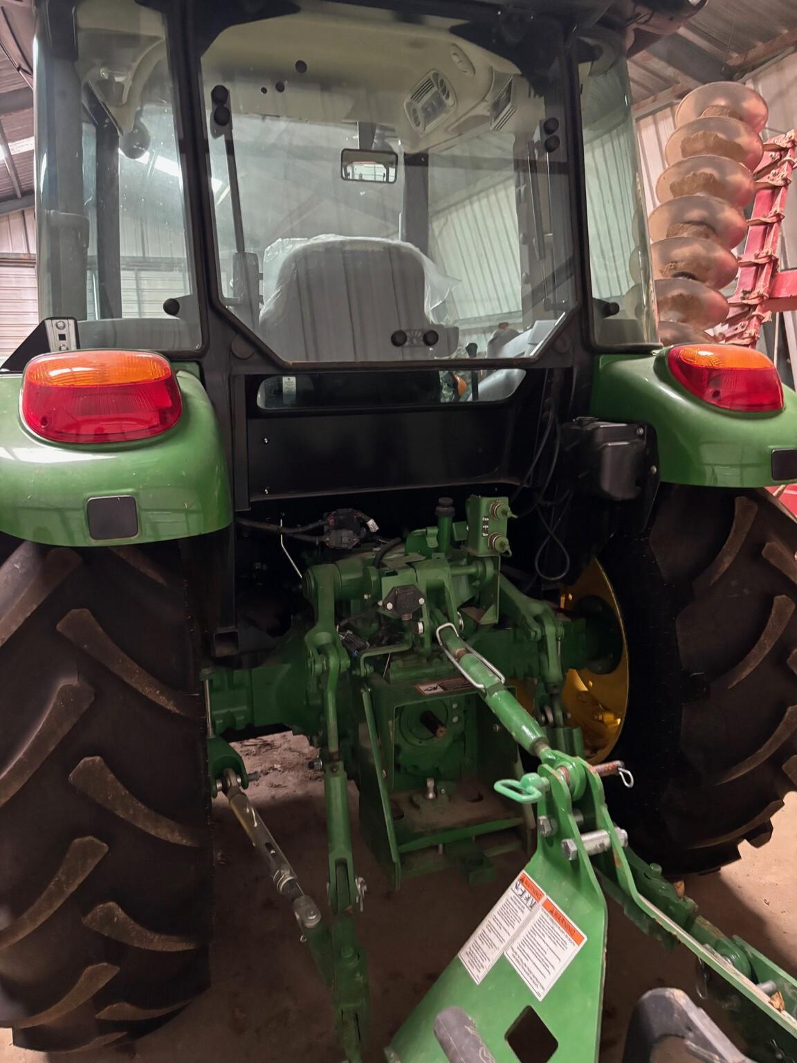 2021 John Deere 5075E Image