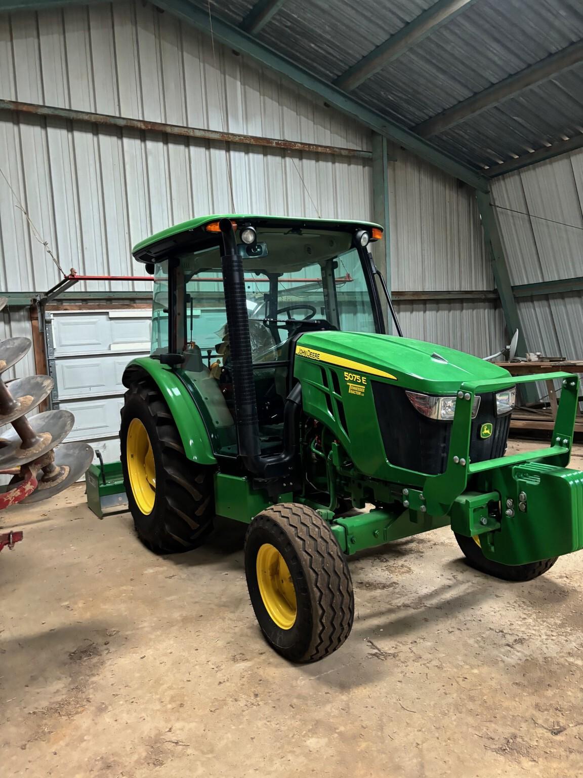 2021 John Deere 5075E Image