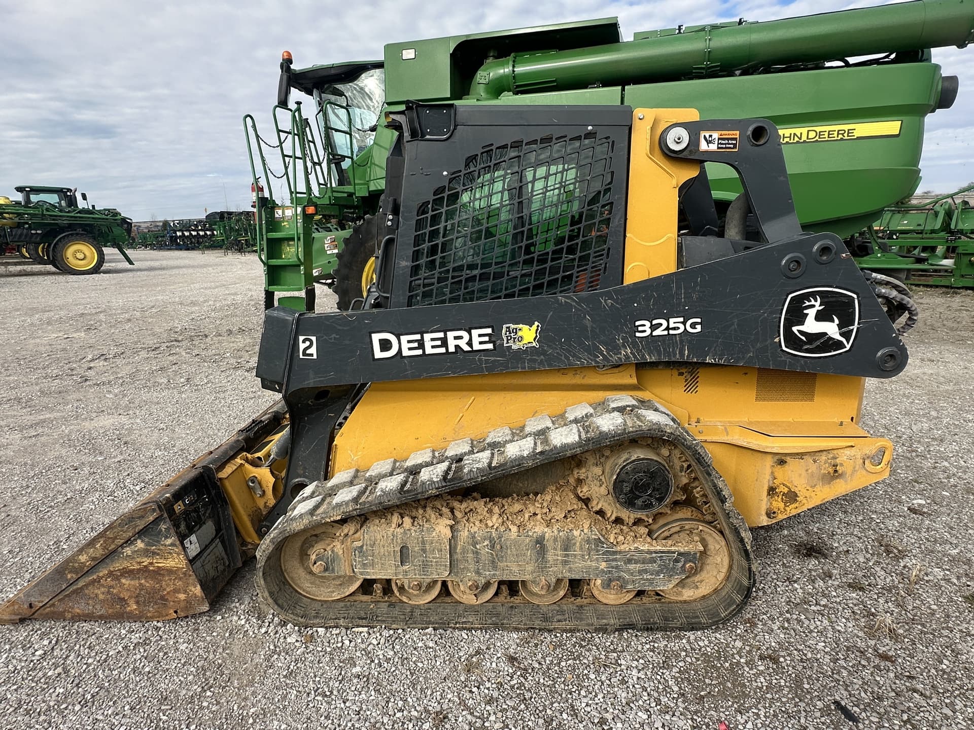 2022 John Deere 325G Image