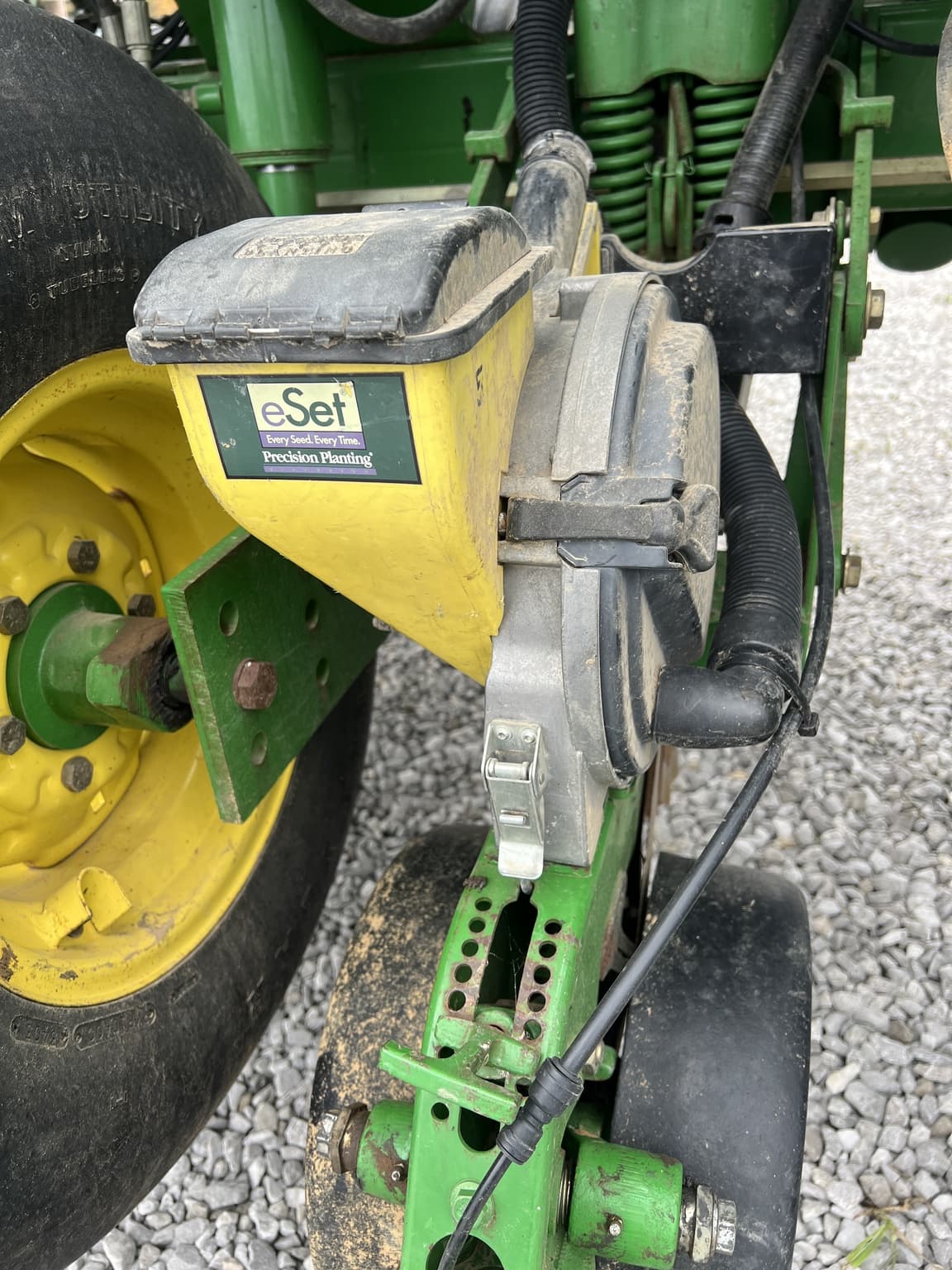 2004 John Deere 1790 Image