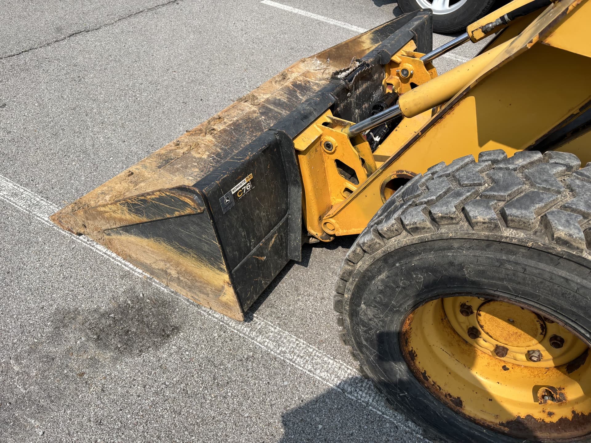 2007 John Deere 325 Image