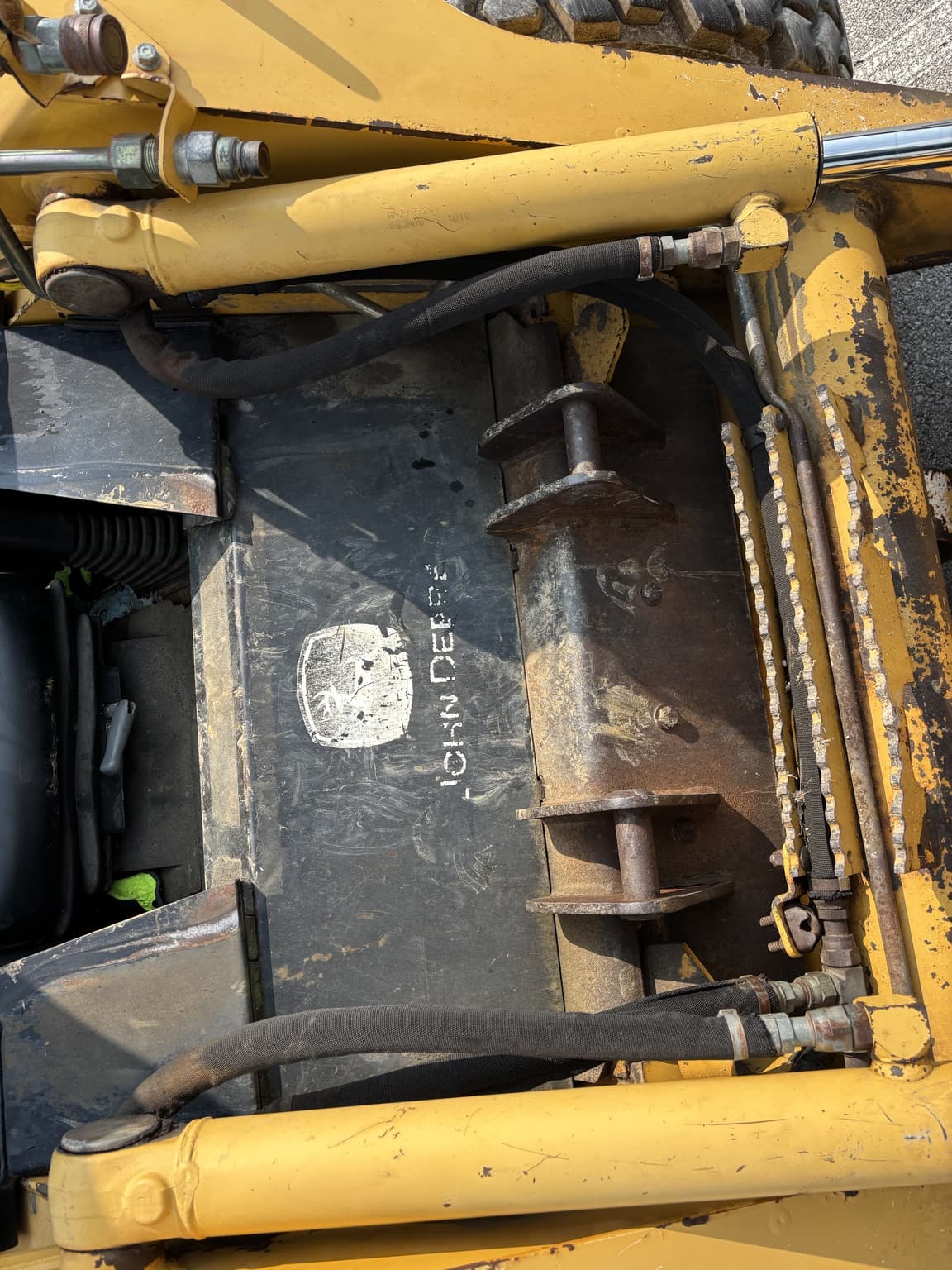 2007 John Deere 325 Image