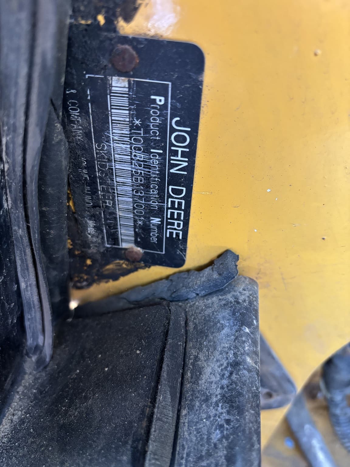 2007 John Deere 325 Image