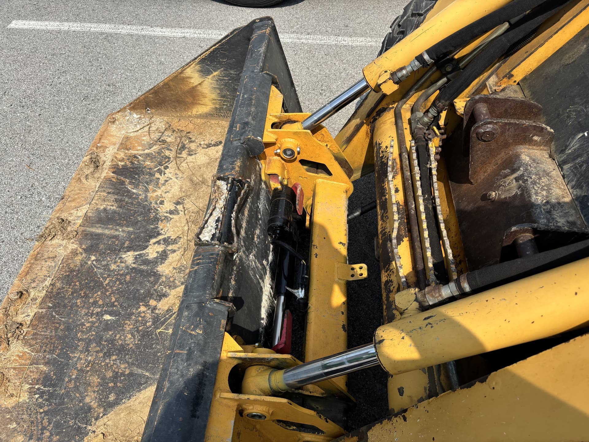 2007 John Deere 325 Image
