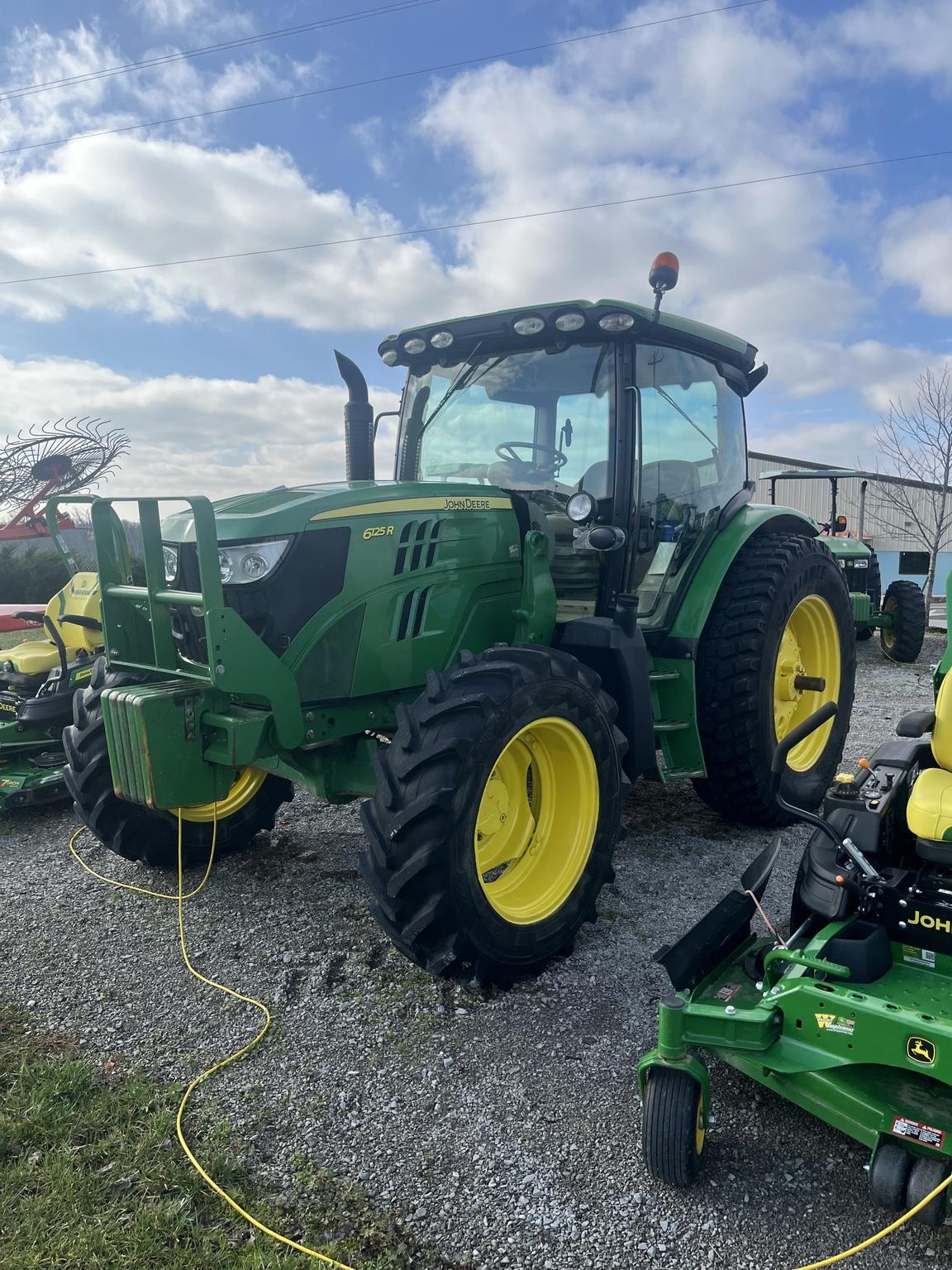 2014 John Deere 6125R Image