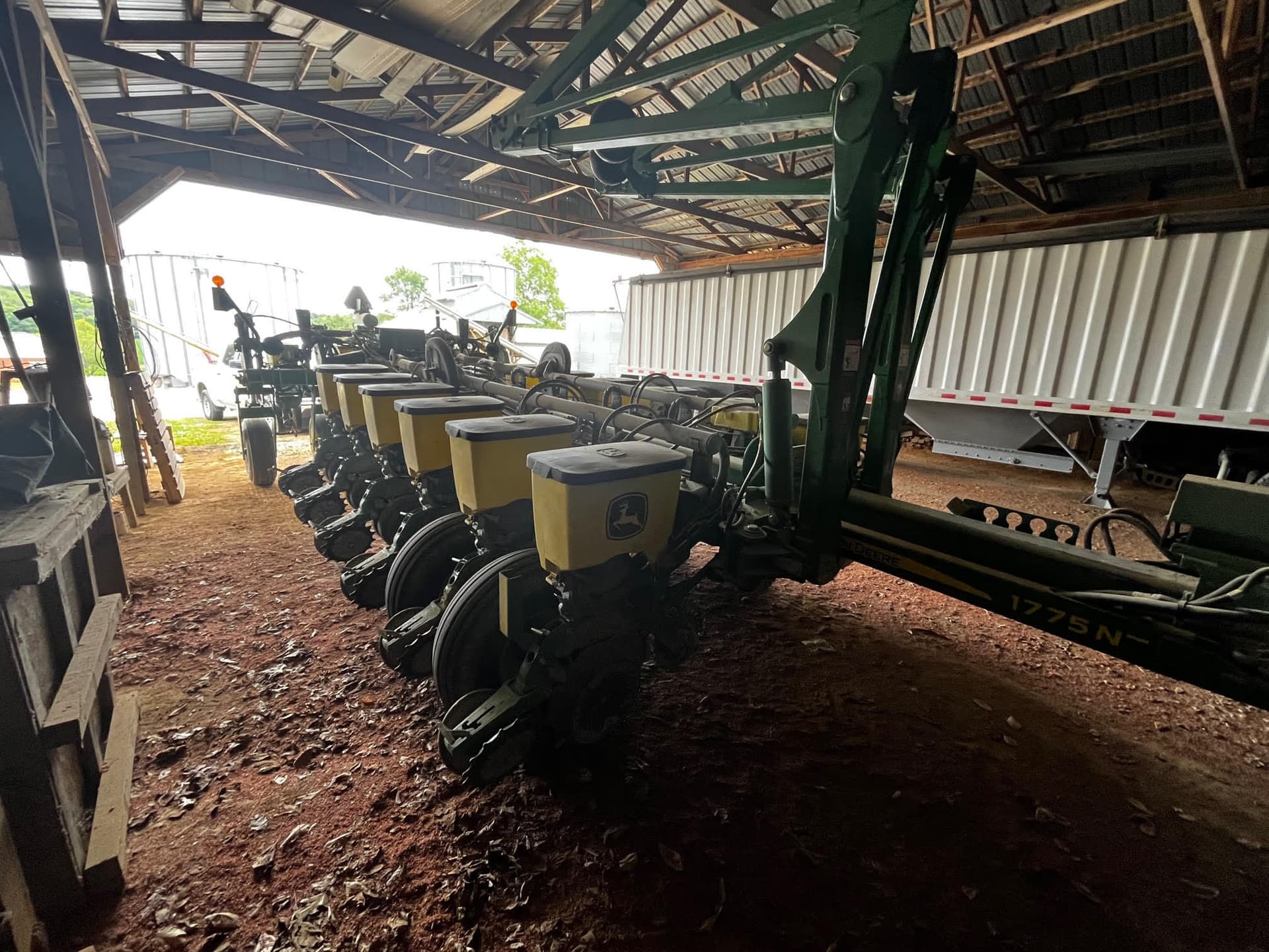 2015 John Deere 1775NT Image