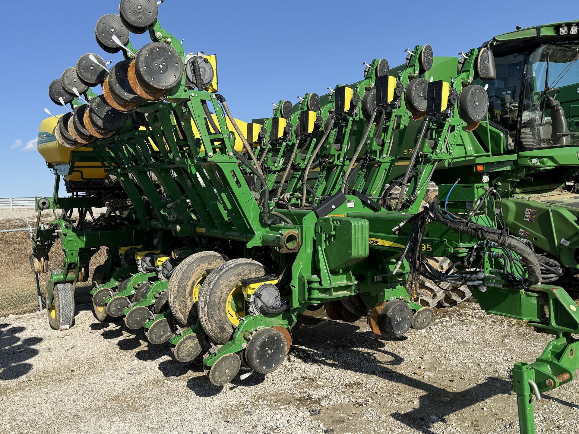 2016 John Deere 1795 Image