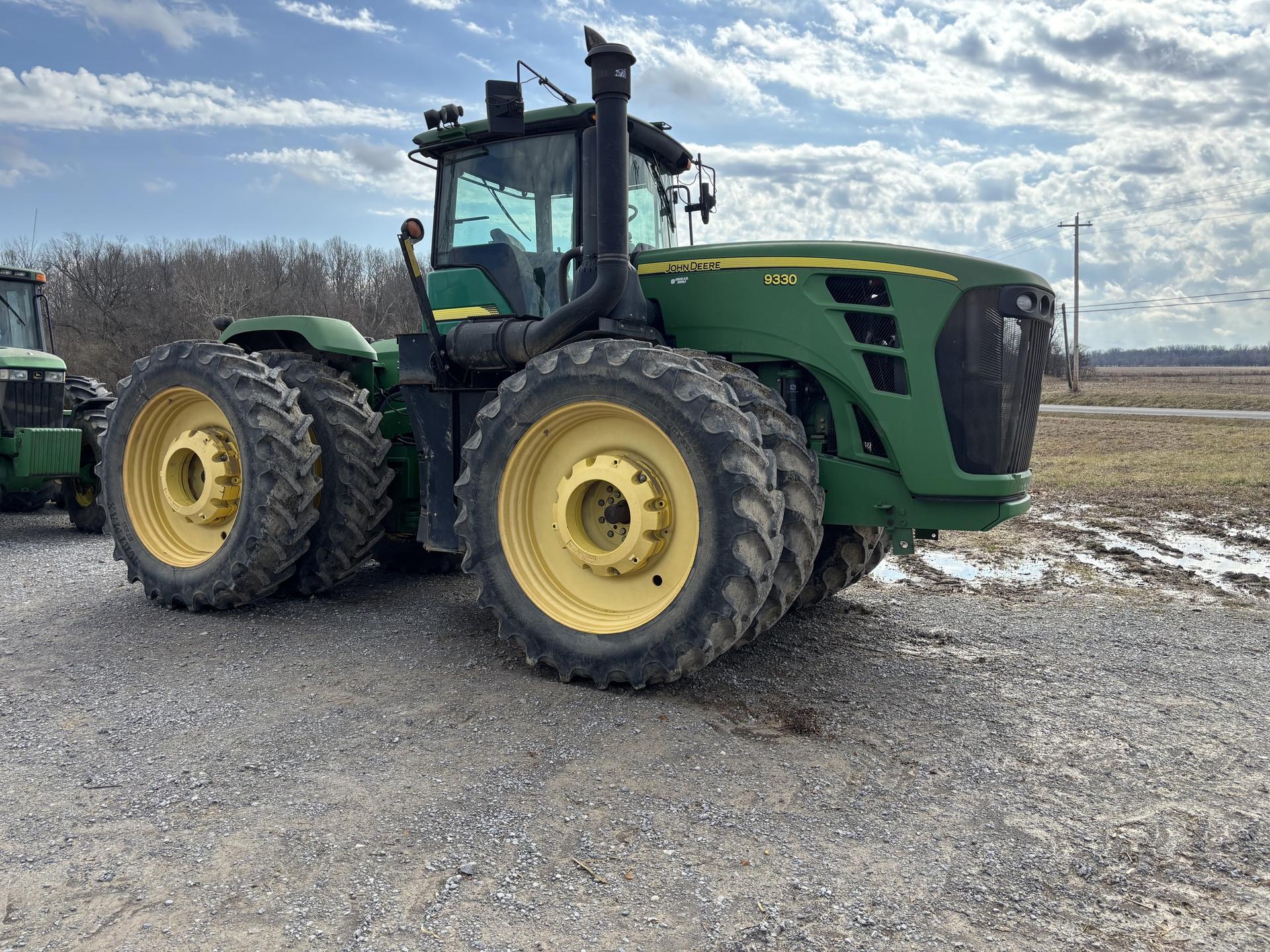 2009 John Deere 9330 Image