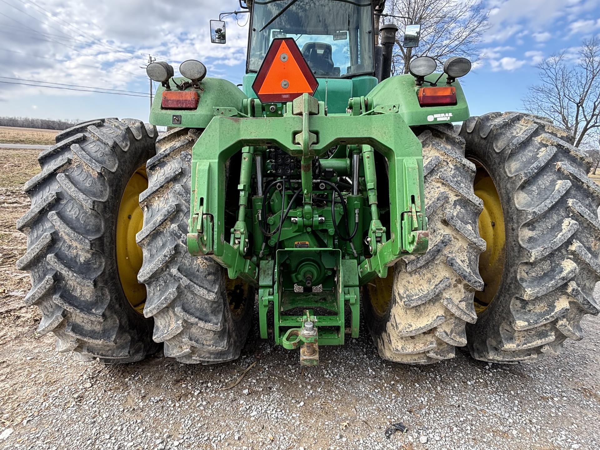 2009 John Deere 9330 Image