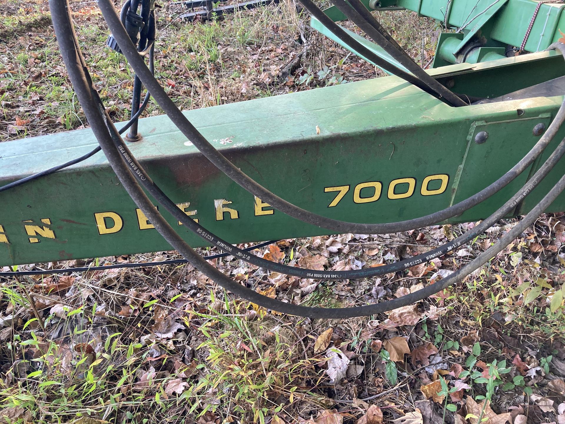 John Deere 7000