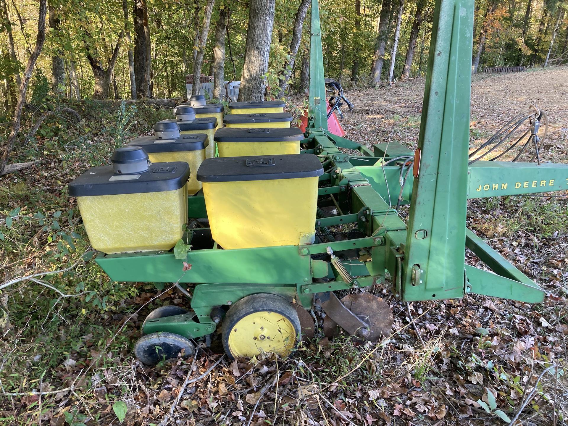 John Deere 7000