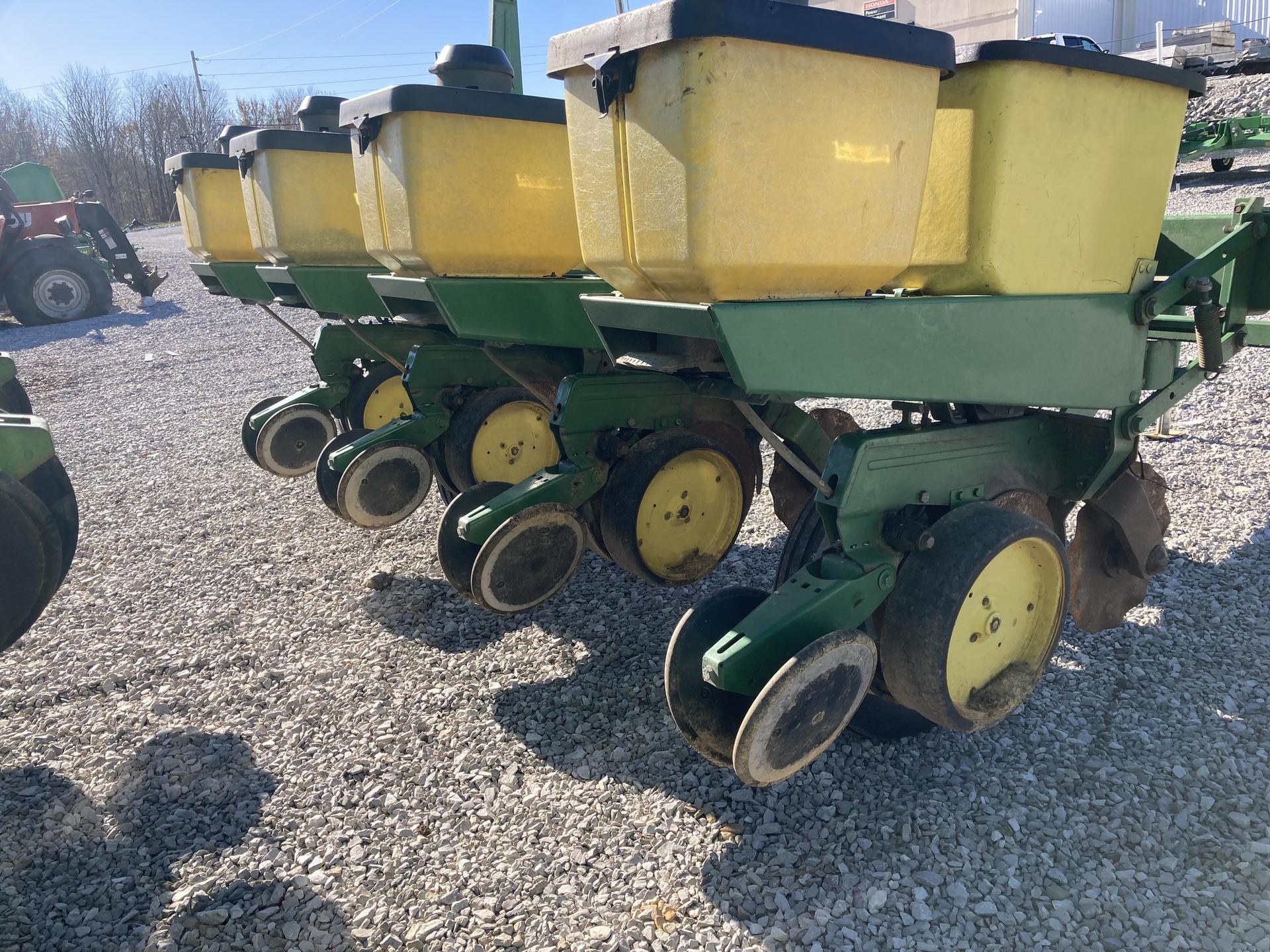 John Deere 7000