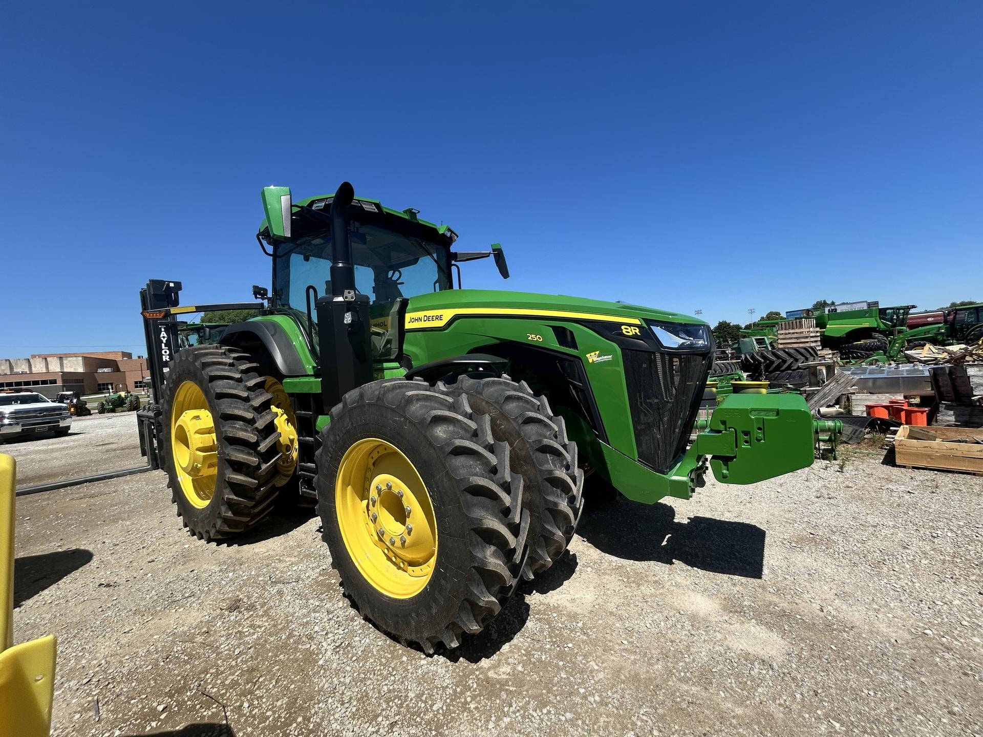 2023 John Deere 8R 250